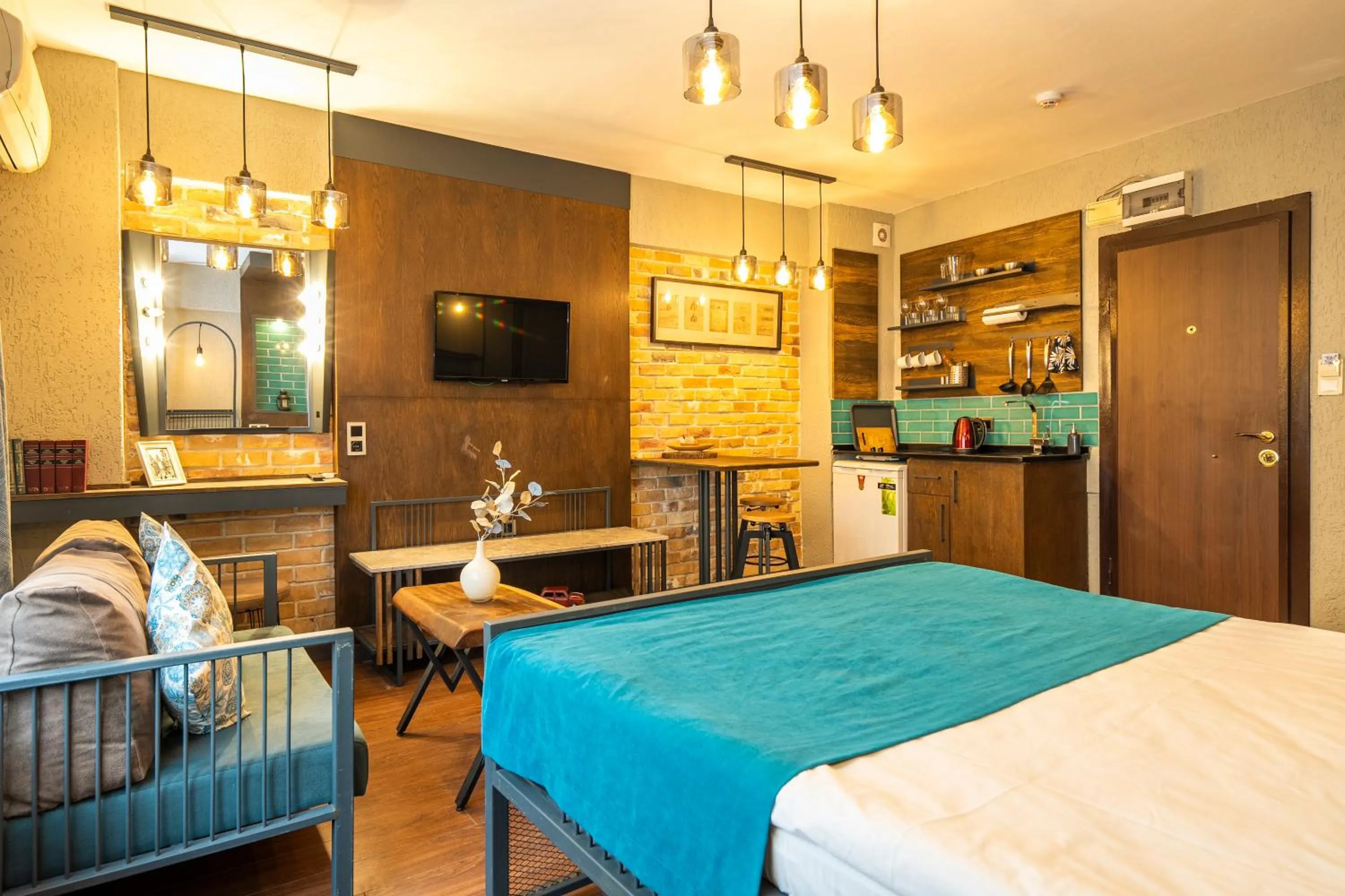 Photo of the whole room in Cube Suites