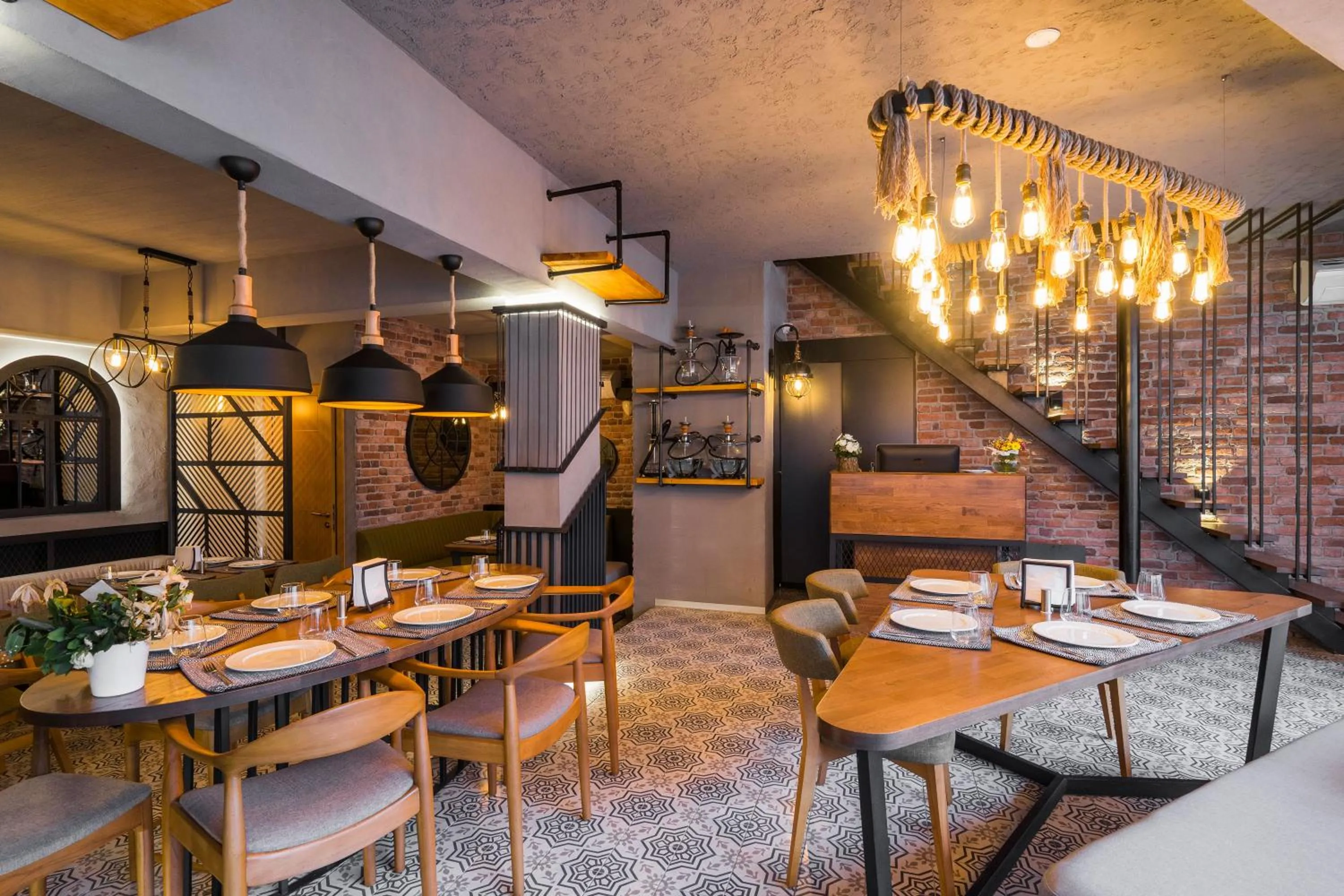 Restaurant/places to eat in Cube Suites