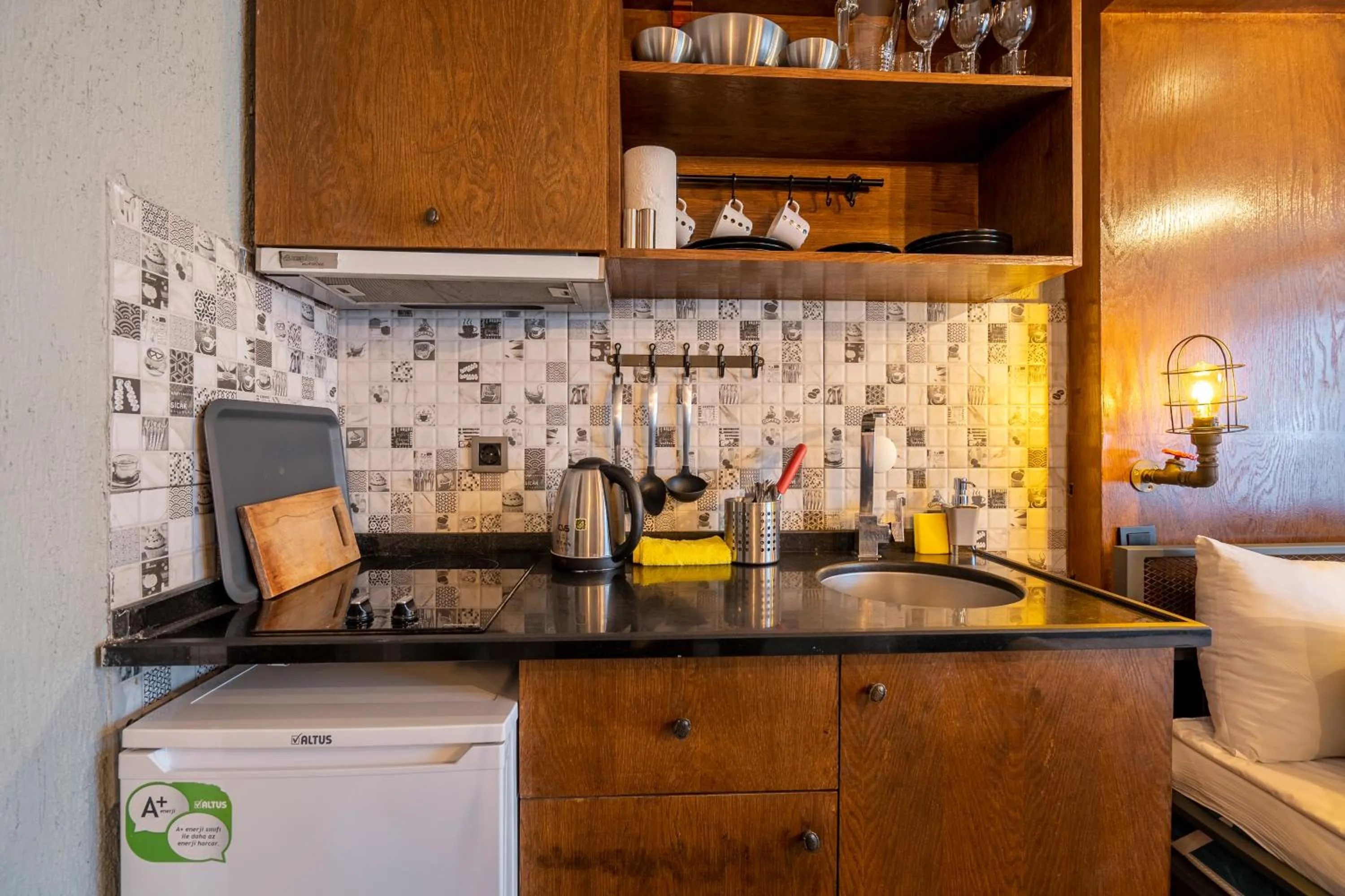 Kitchen or kitchenette in Cube Suites