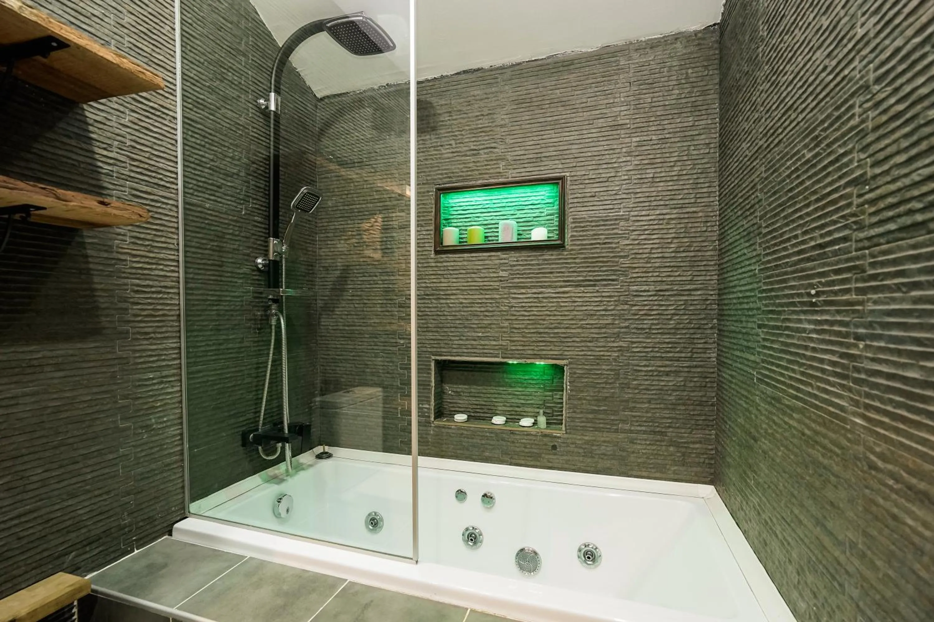 Hot Tub in Cube Suites