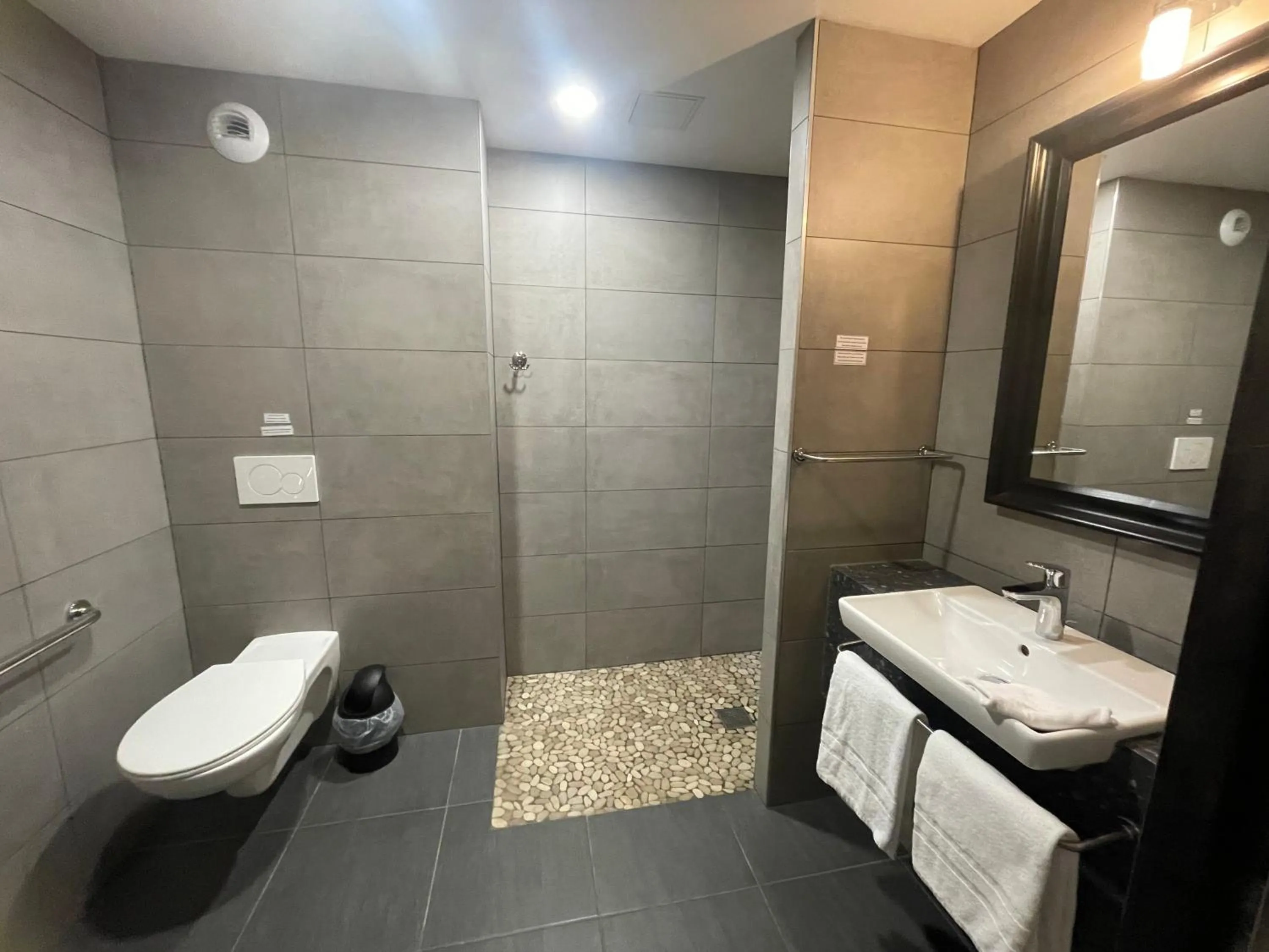 Shower in Clos De La Vaupalière - Rouen