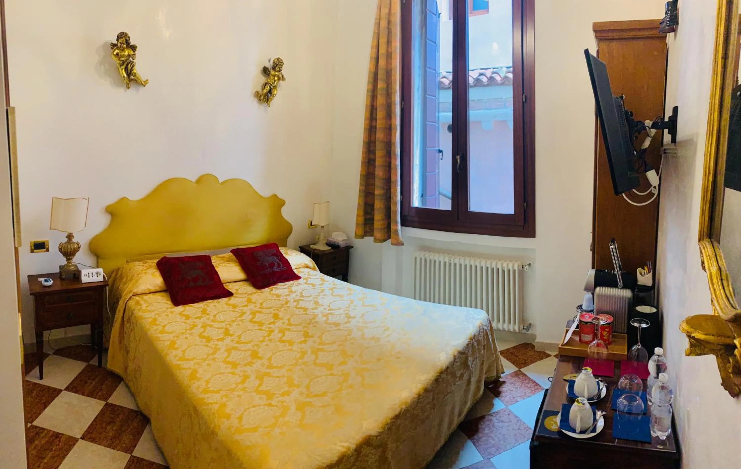 Luxury Venetian Rooms