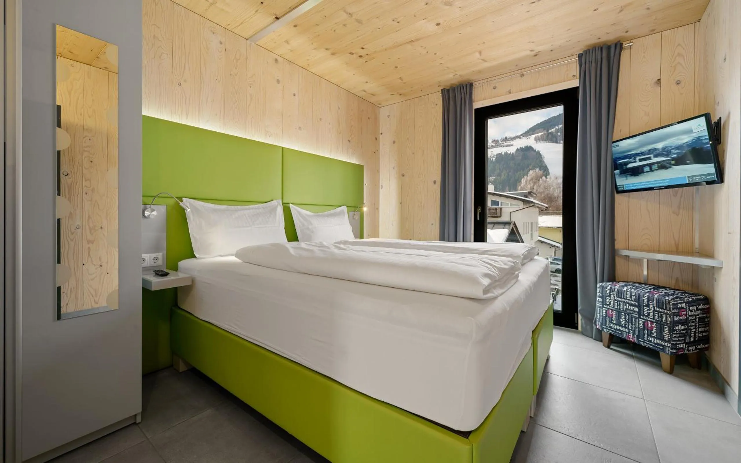 Property building, Bed in Aparthotel Zell am See (Contactless Check-In)