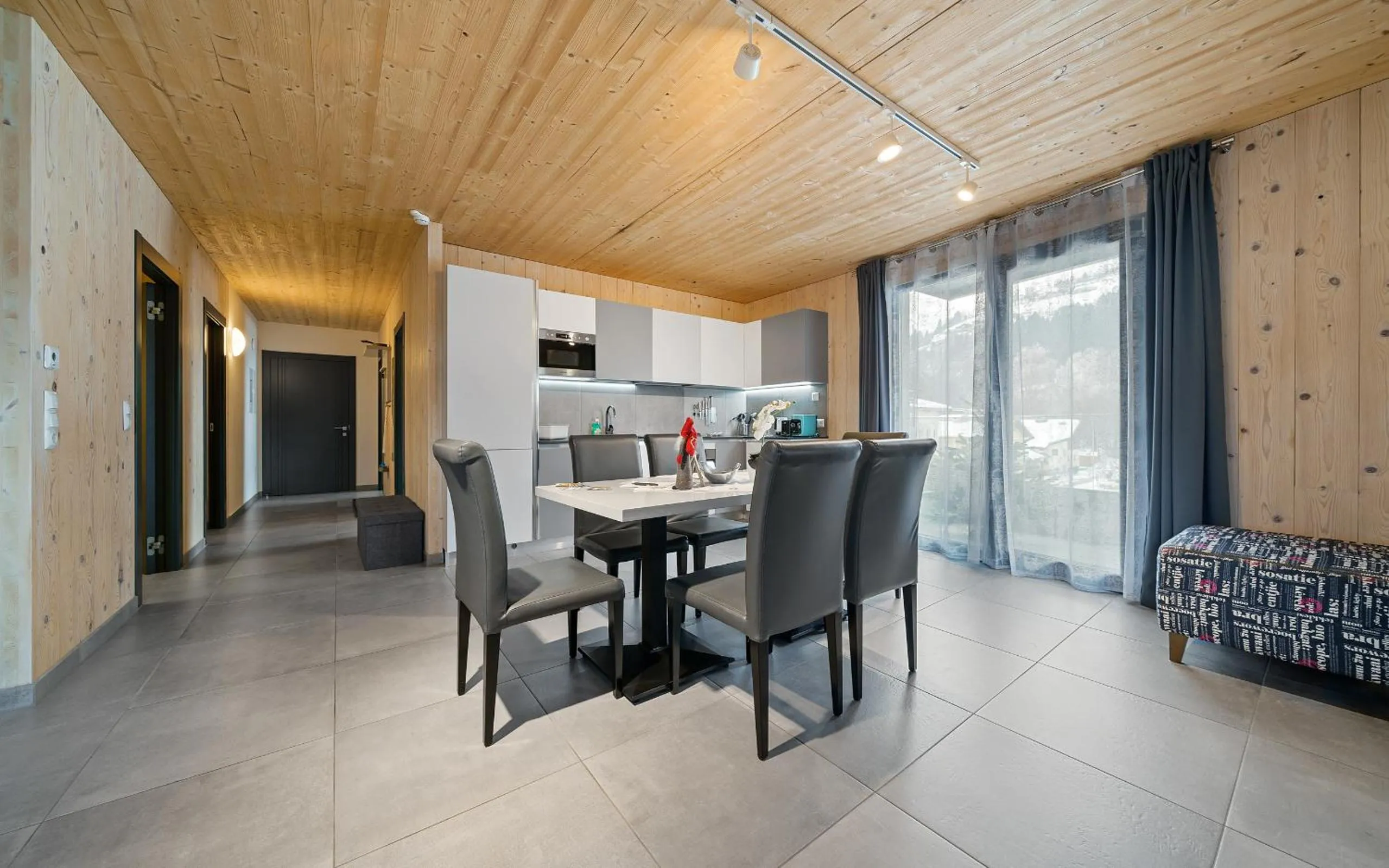 Dining area in Aparthotel Zell am See (Contactless Check-In)