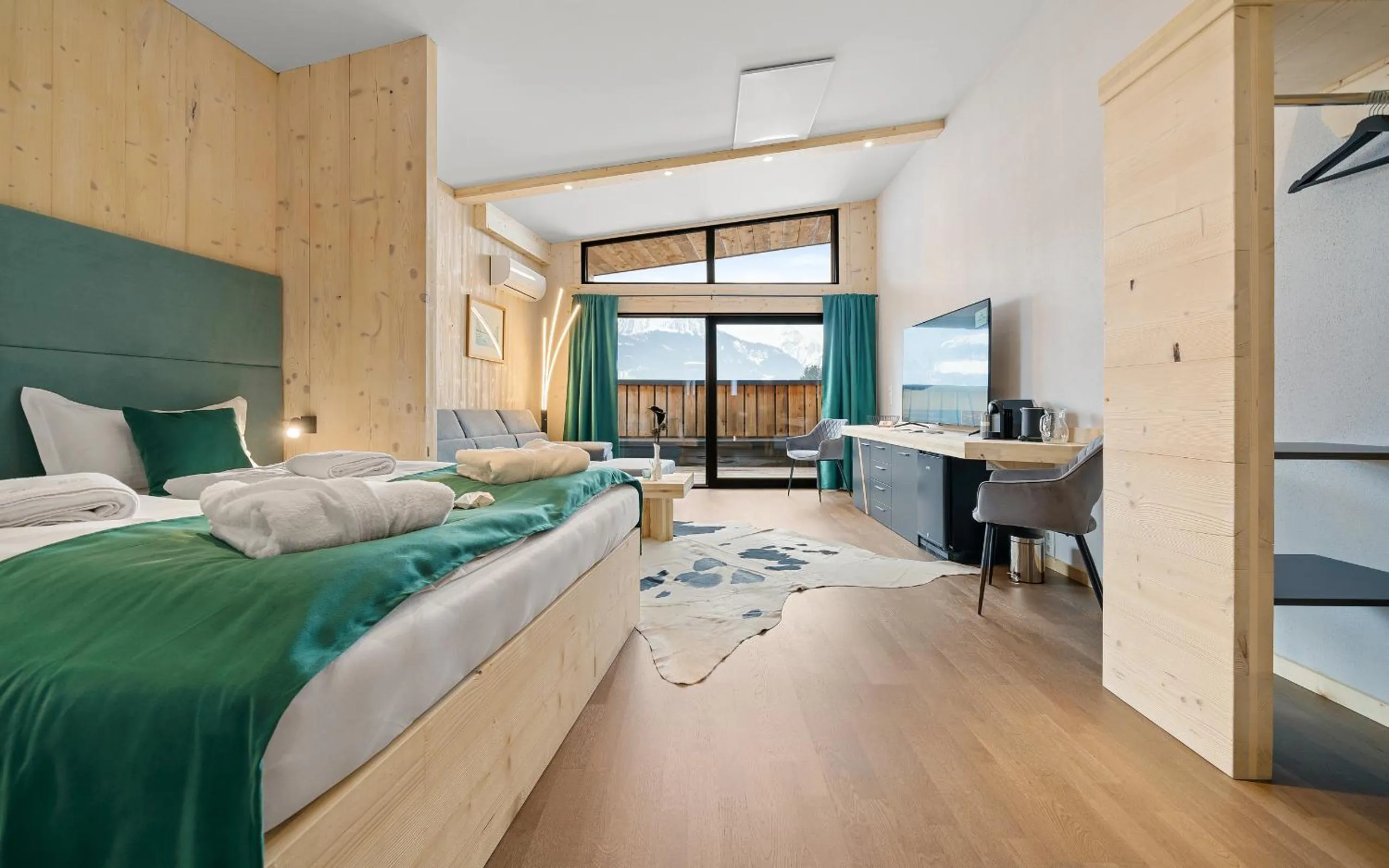 Bedroom, Bed in Aparthotel Zell am See (Contactless Check-In)