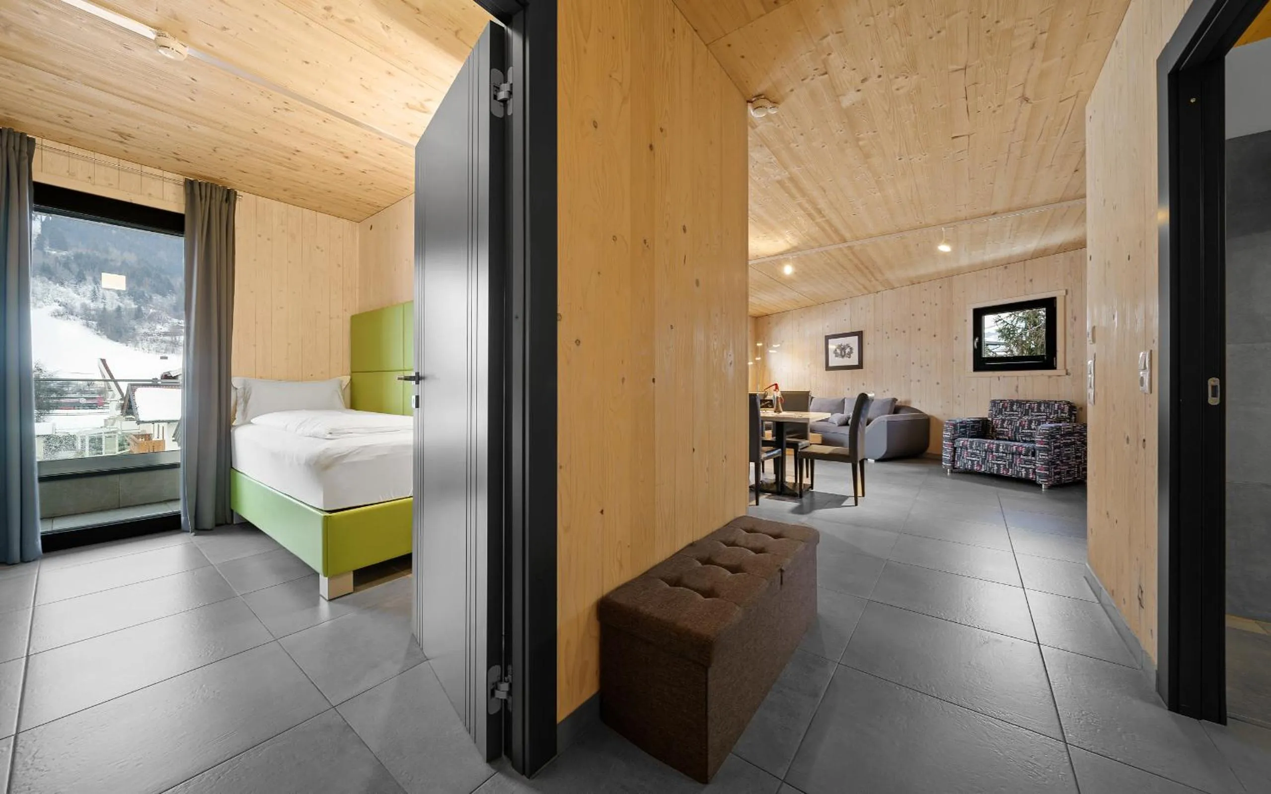 Living room, Bed in Aparthotel Zell am See (Contactless Check-In)