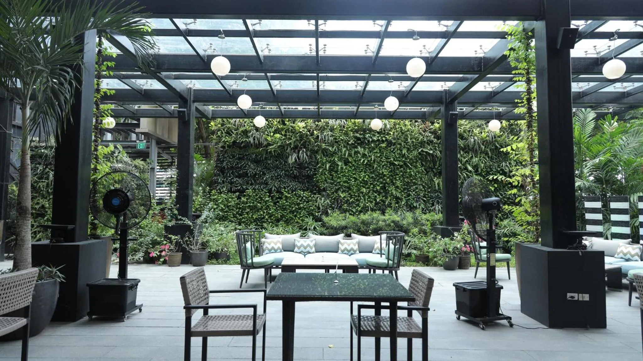 Restaurant/places to eat in Holiday Inn Express Manila Newport City by IHG