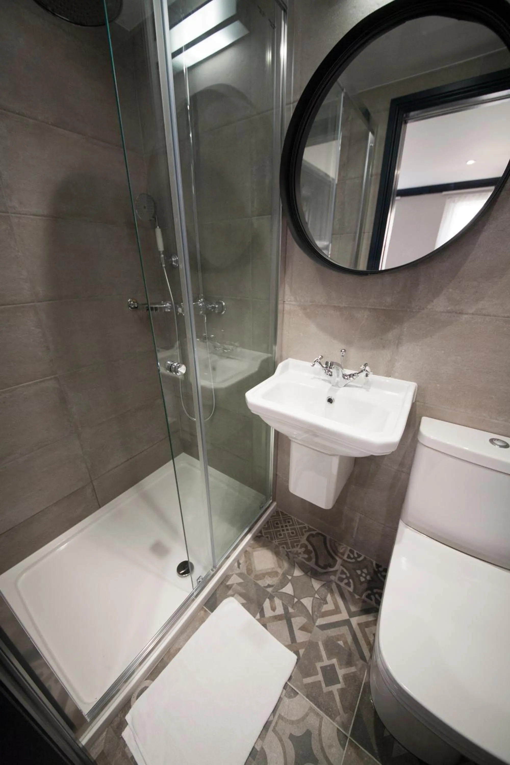 Shower in The Pack And Carriage London
