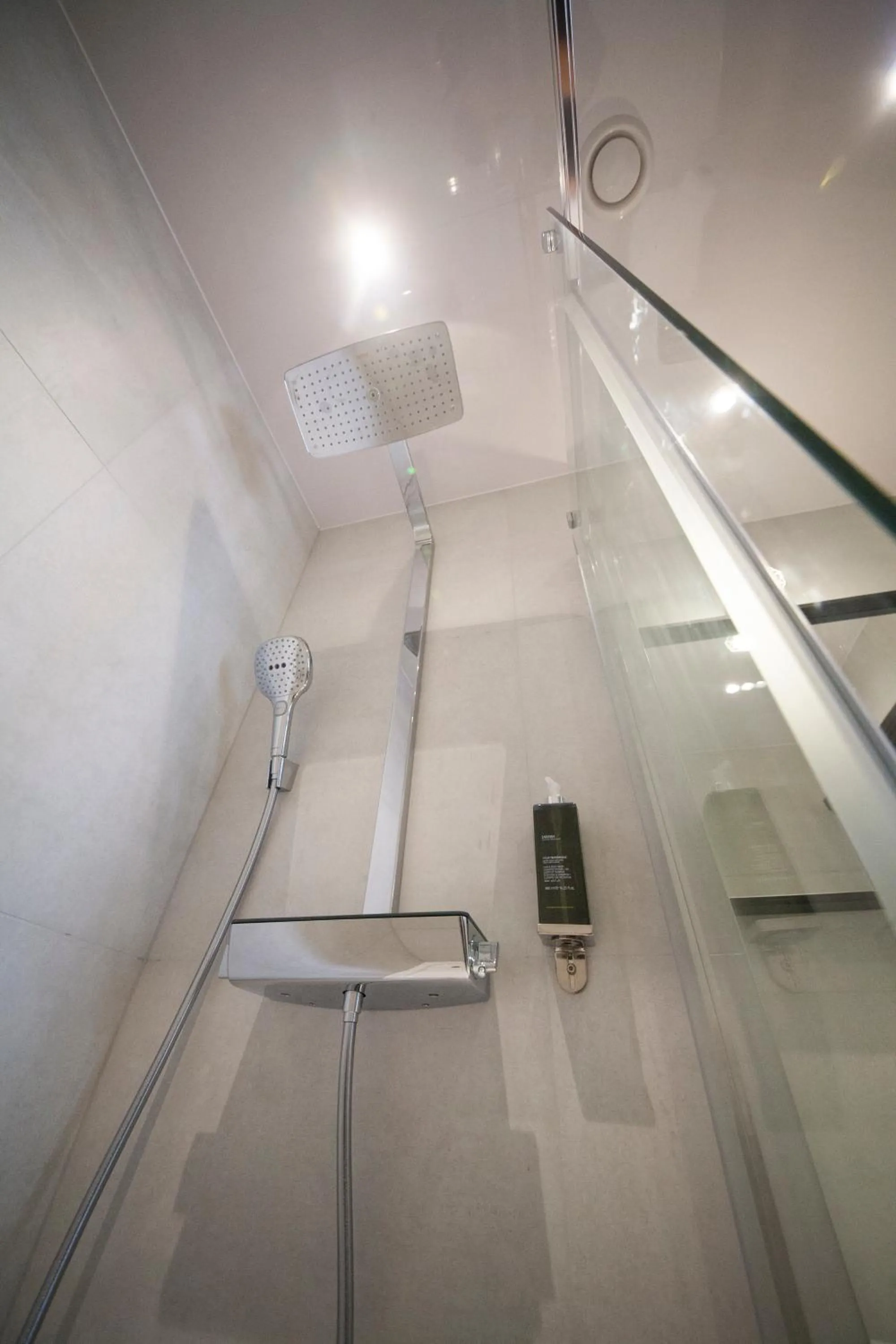 Shower in The Pack And Carriage London