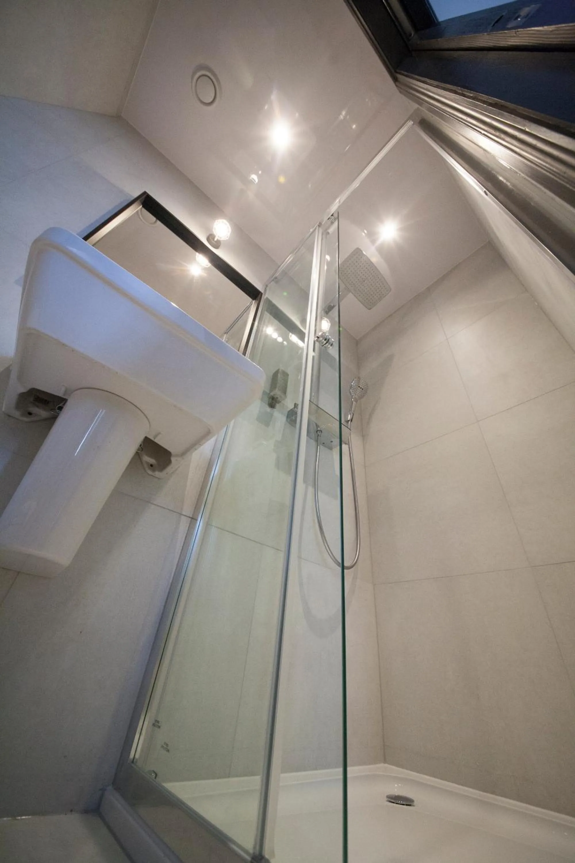 Shower in The Pack And Carriage London