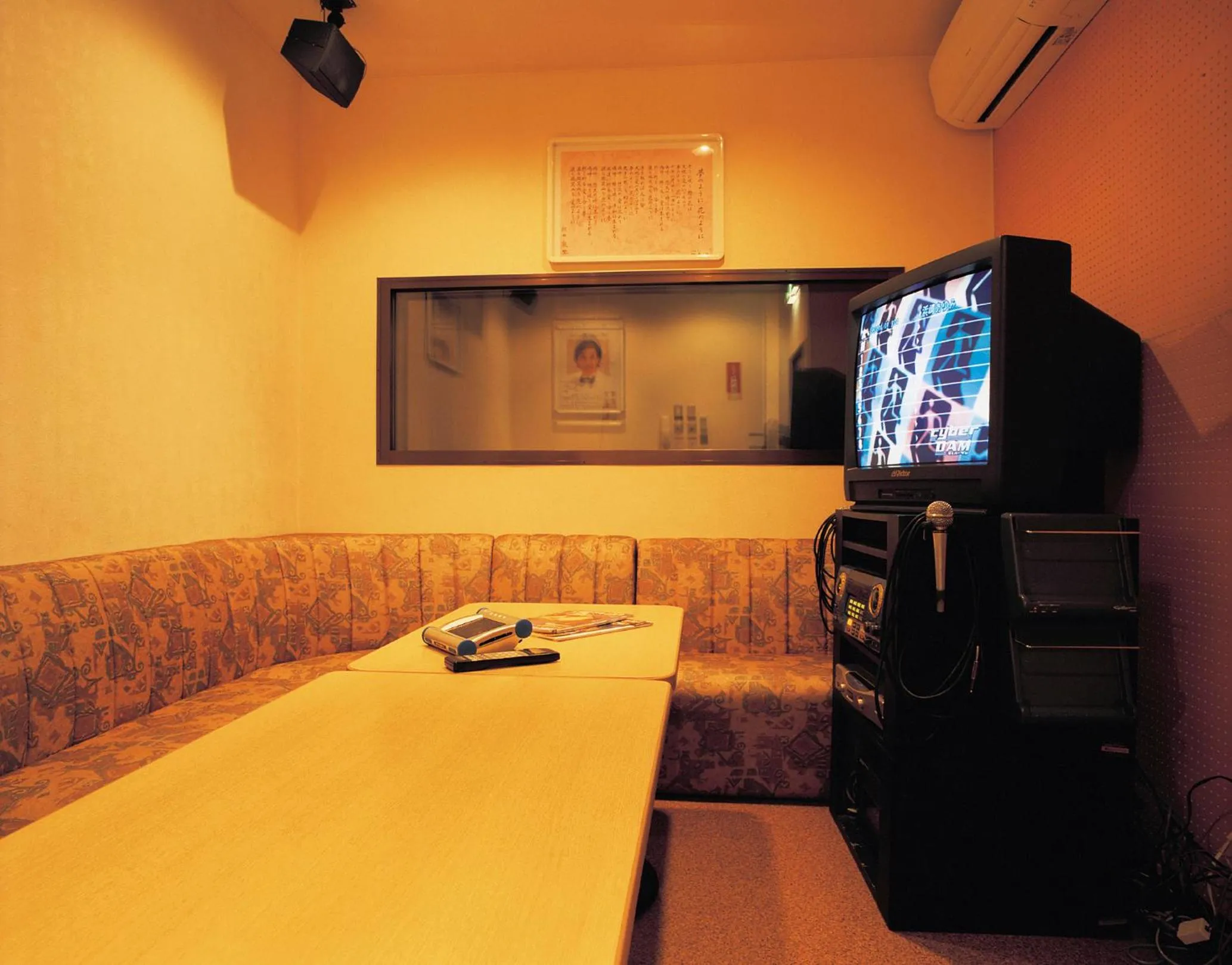 Karaoke in Manza Onsen Nisshinkan