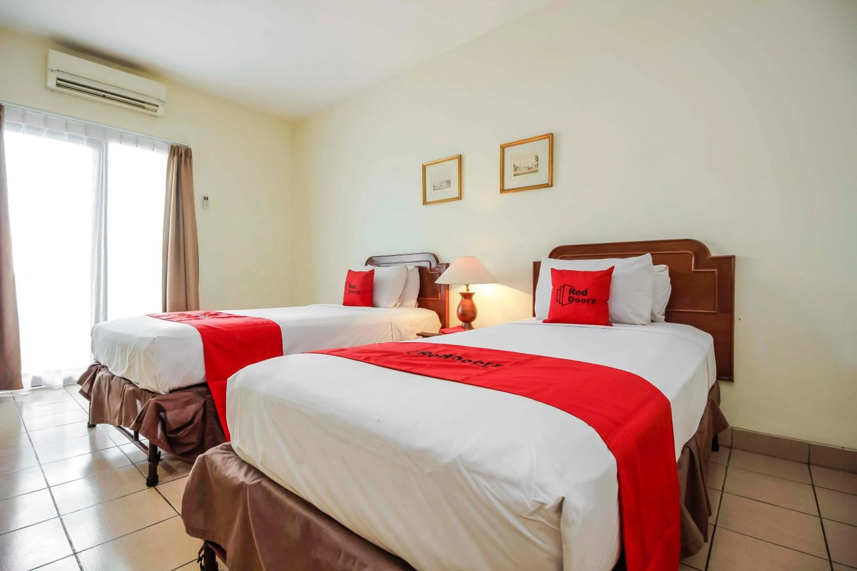 Bed in RedDoorz Plus at Pitagiri GBK Senayan