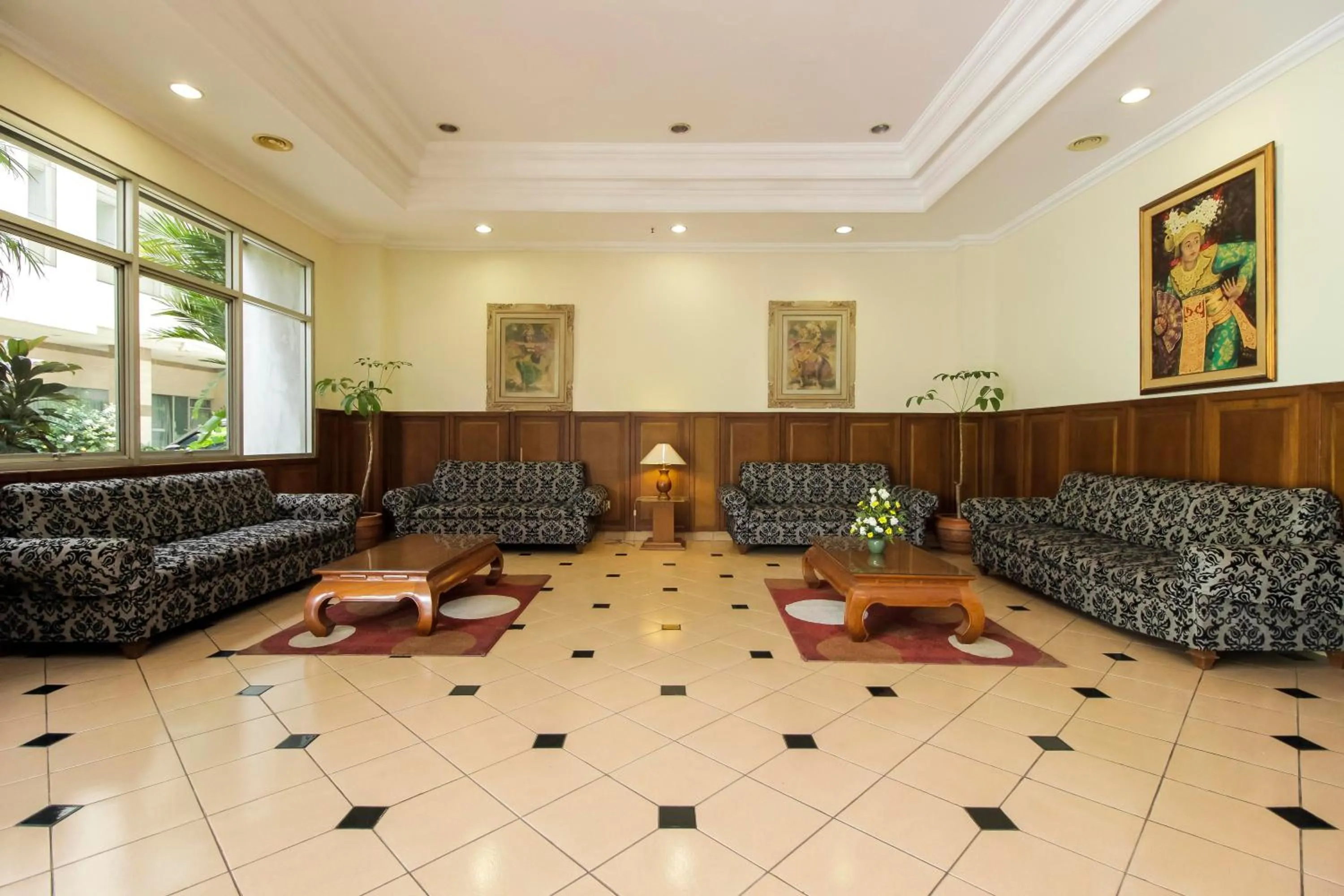 Lobby or reception in RedDoorz Plus at Pitagiri GBK Senayan