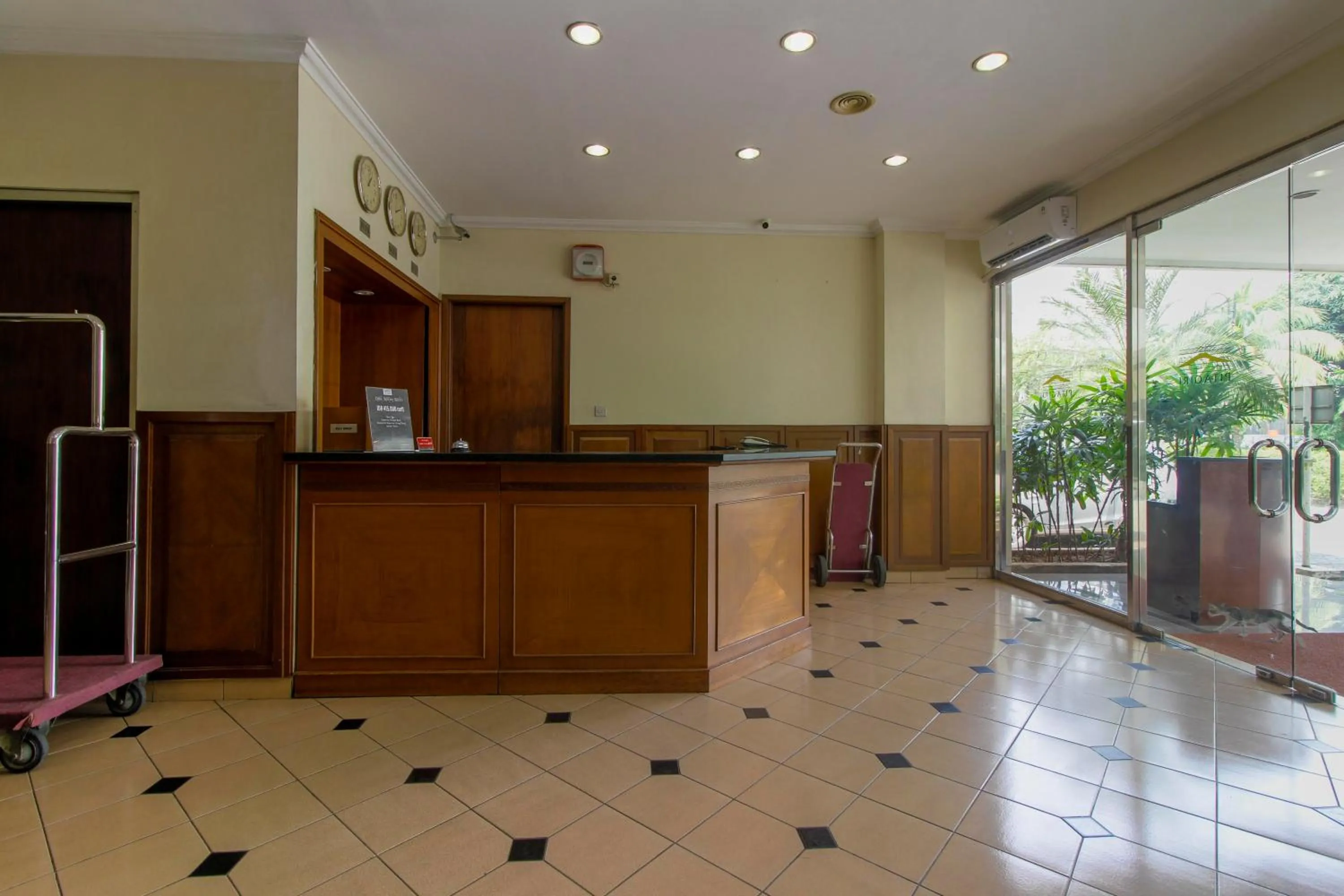 Lobby or reception in RedDoorz Plus at Pitagiri GBK Senayan