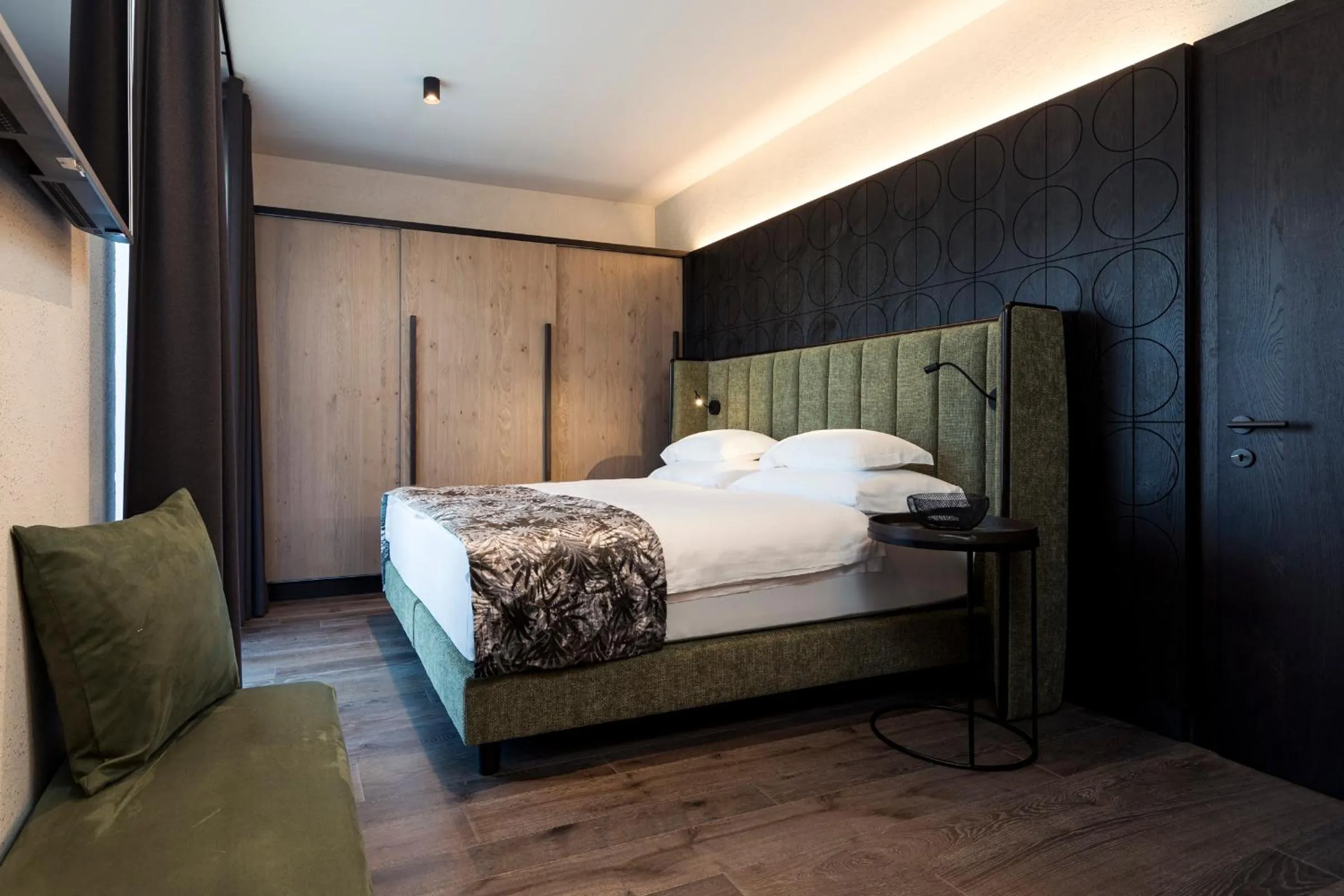 Photo of the whole room, Bed in Quellenhof Luxury Resort Lazise