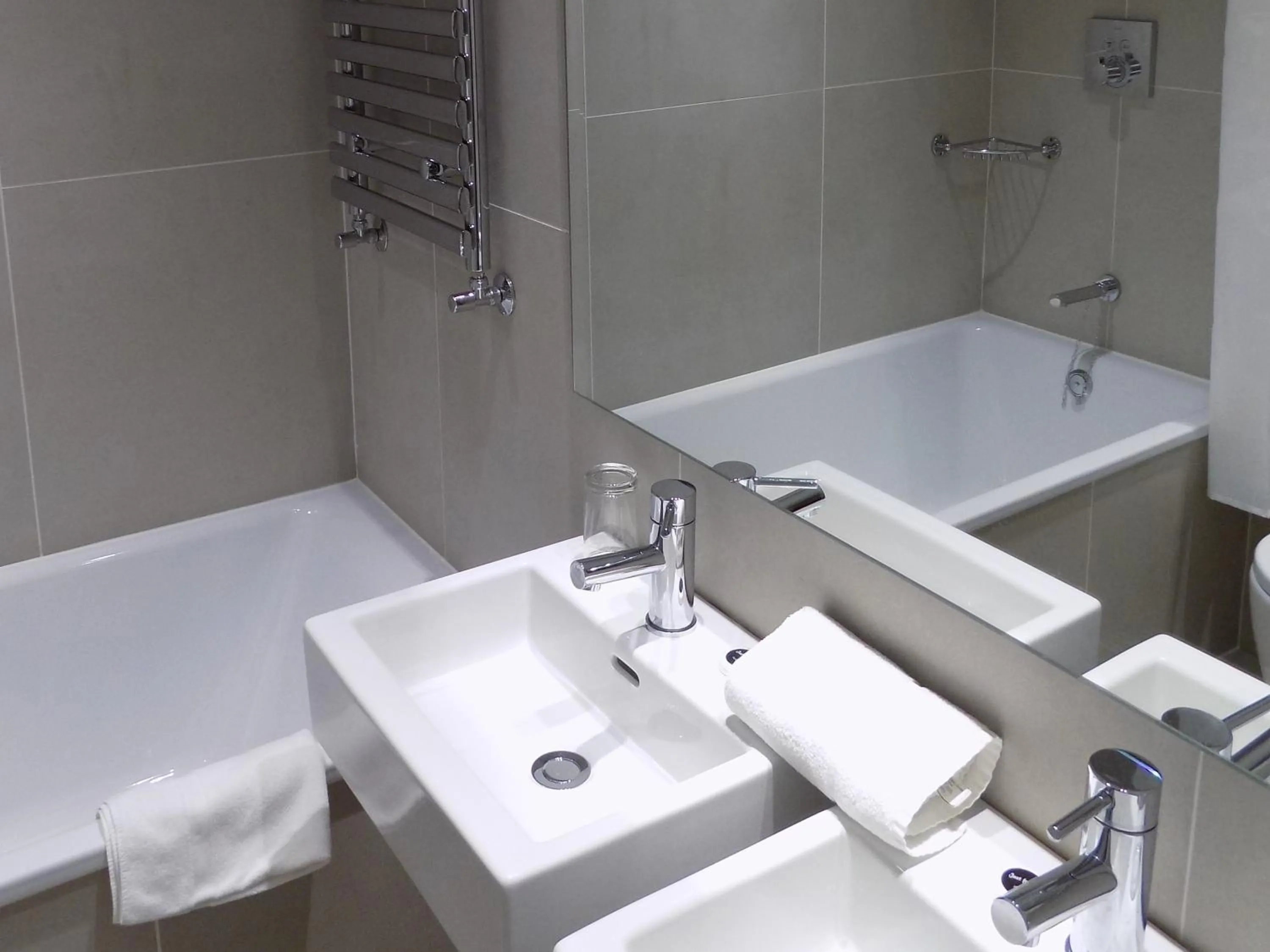 Bathroom in Flynns of Termonfeckin Boutique Hotel