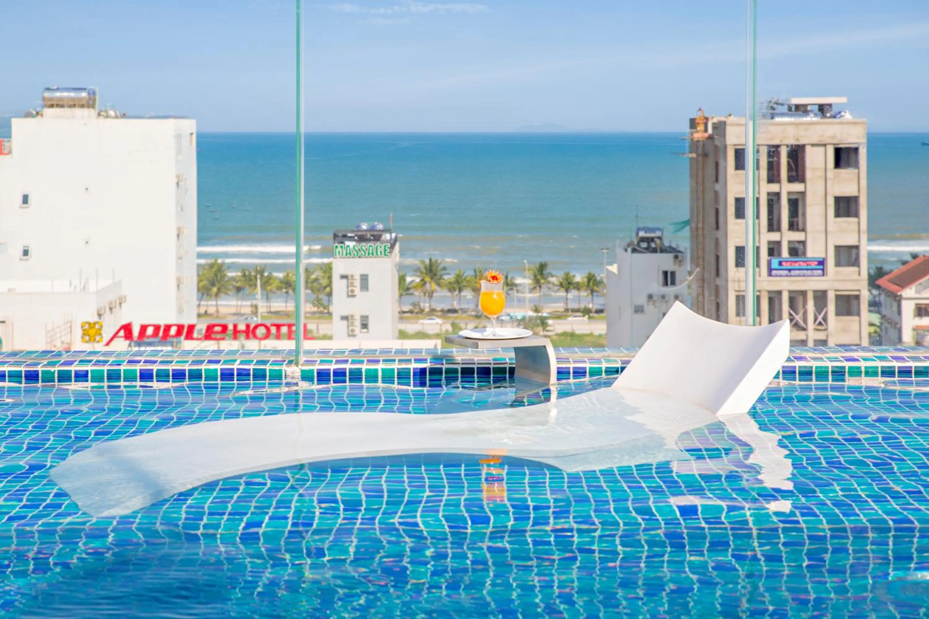 Swimming pool in Grand Sunrise Boutique Hotel