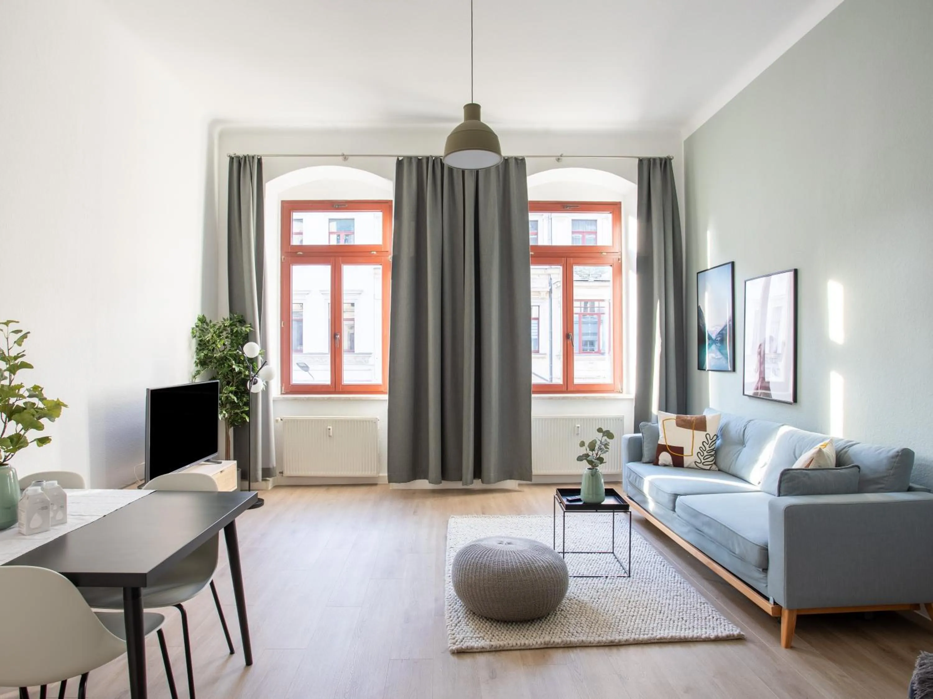 Living room, Bed in Limehome Dresden Hoyerswerdaerstraße