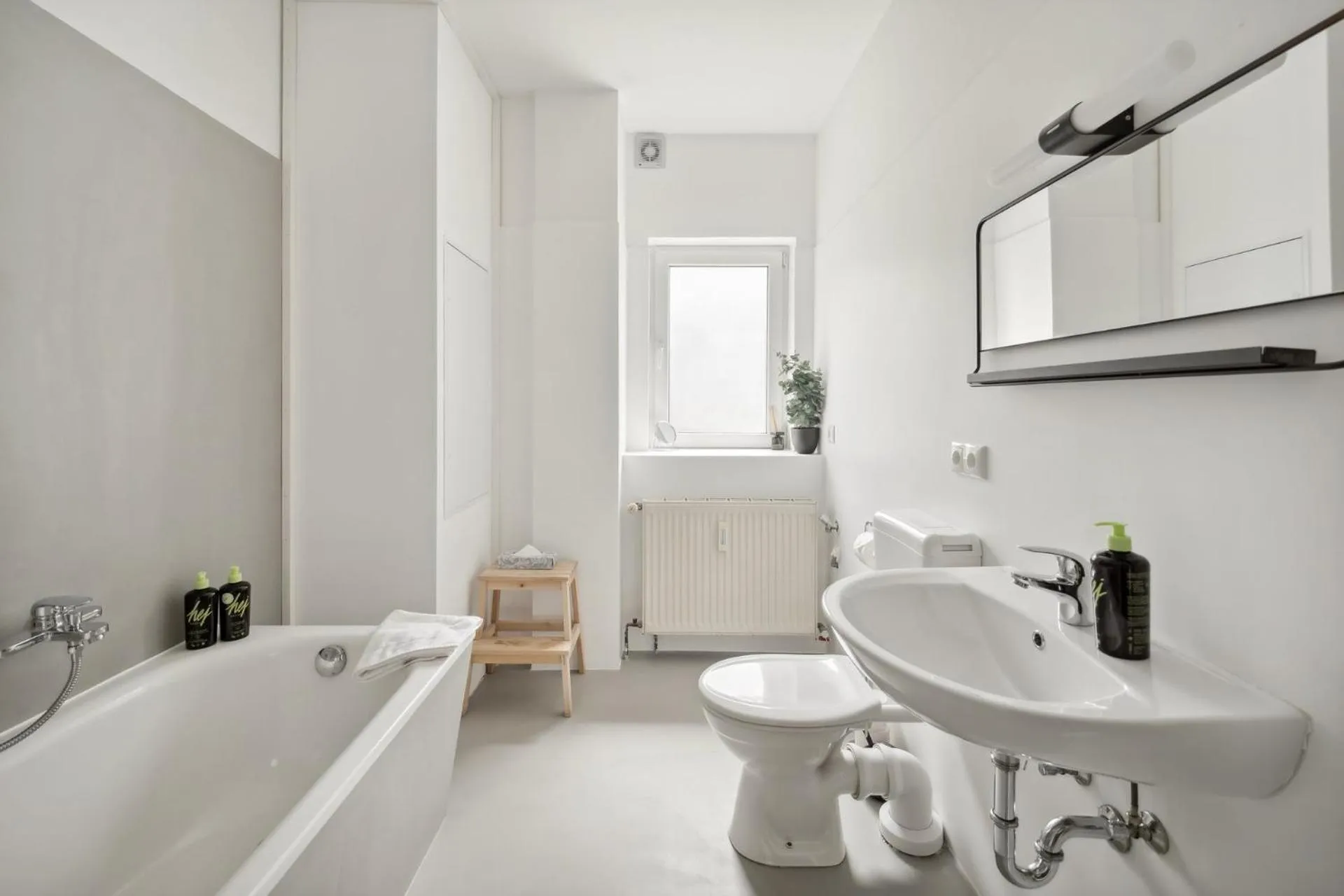 Bathroom in Limehome Dresden Tannenstraße