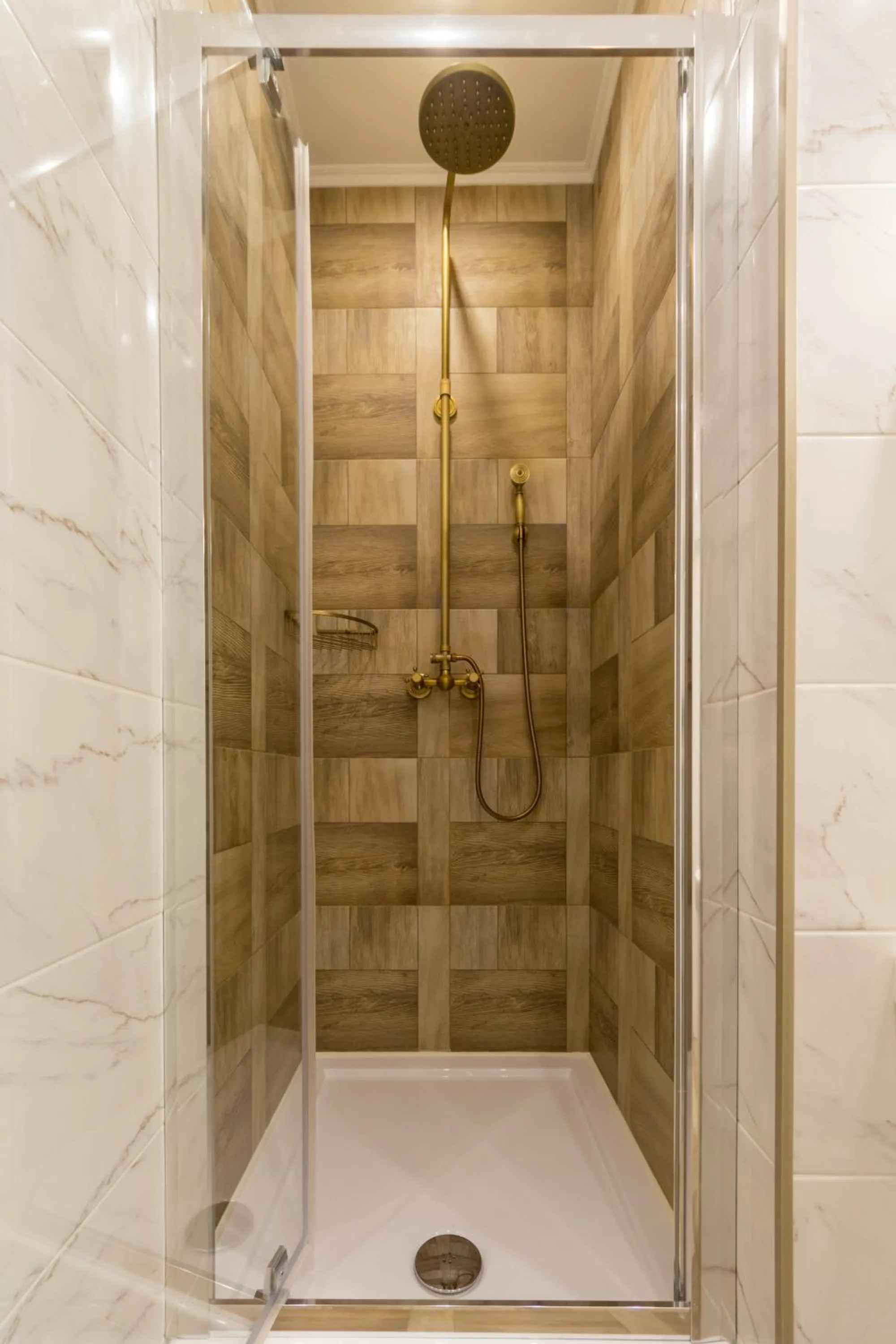 Shower in Idea Design Apart-Hotel