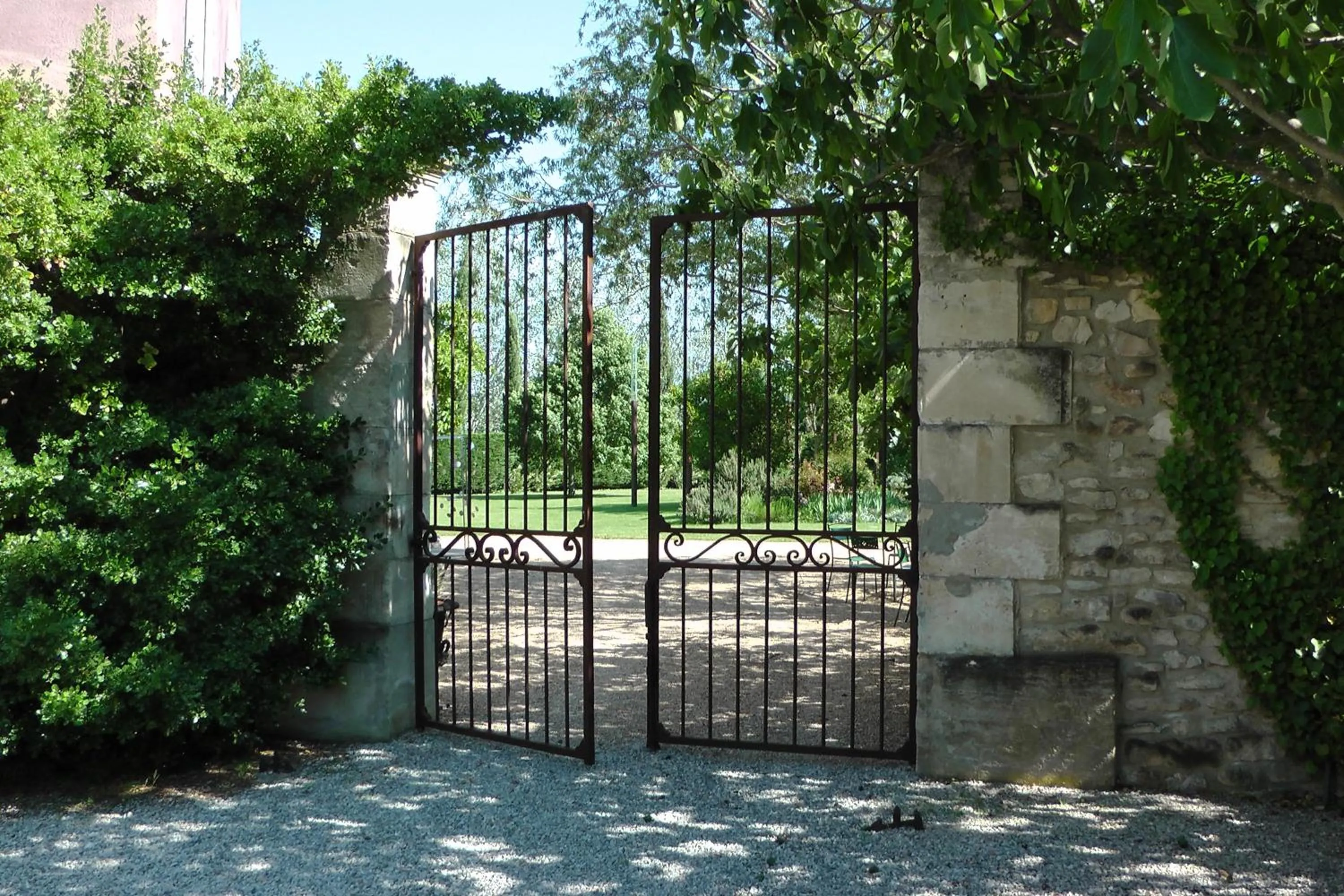 Garden view in Bastide Rose