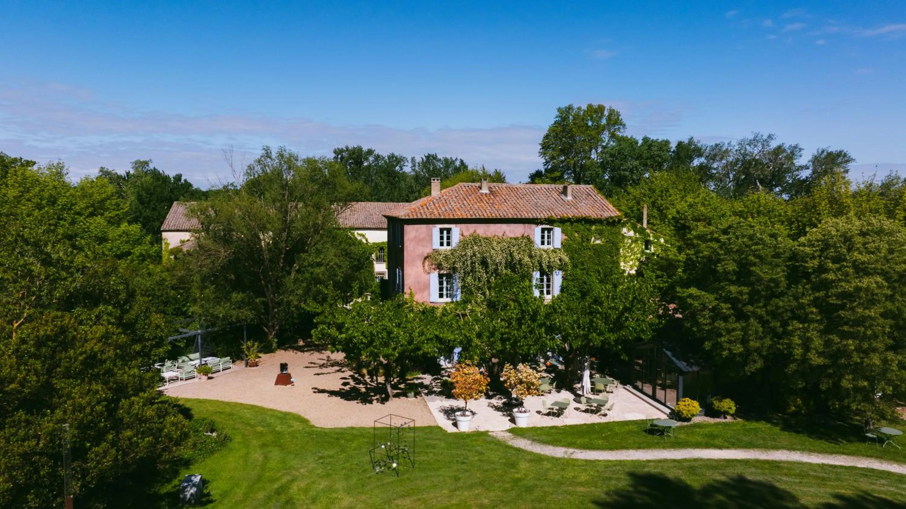 Property building in Bastide Rose