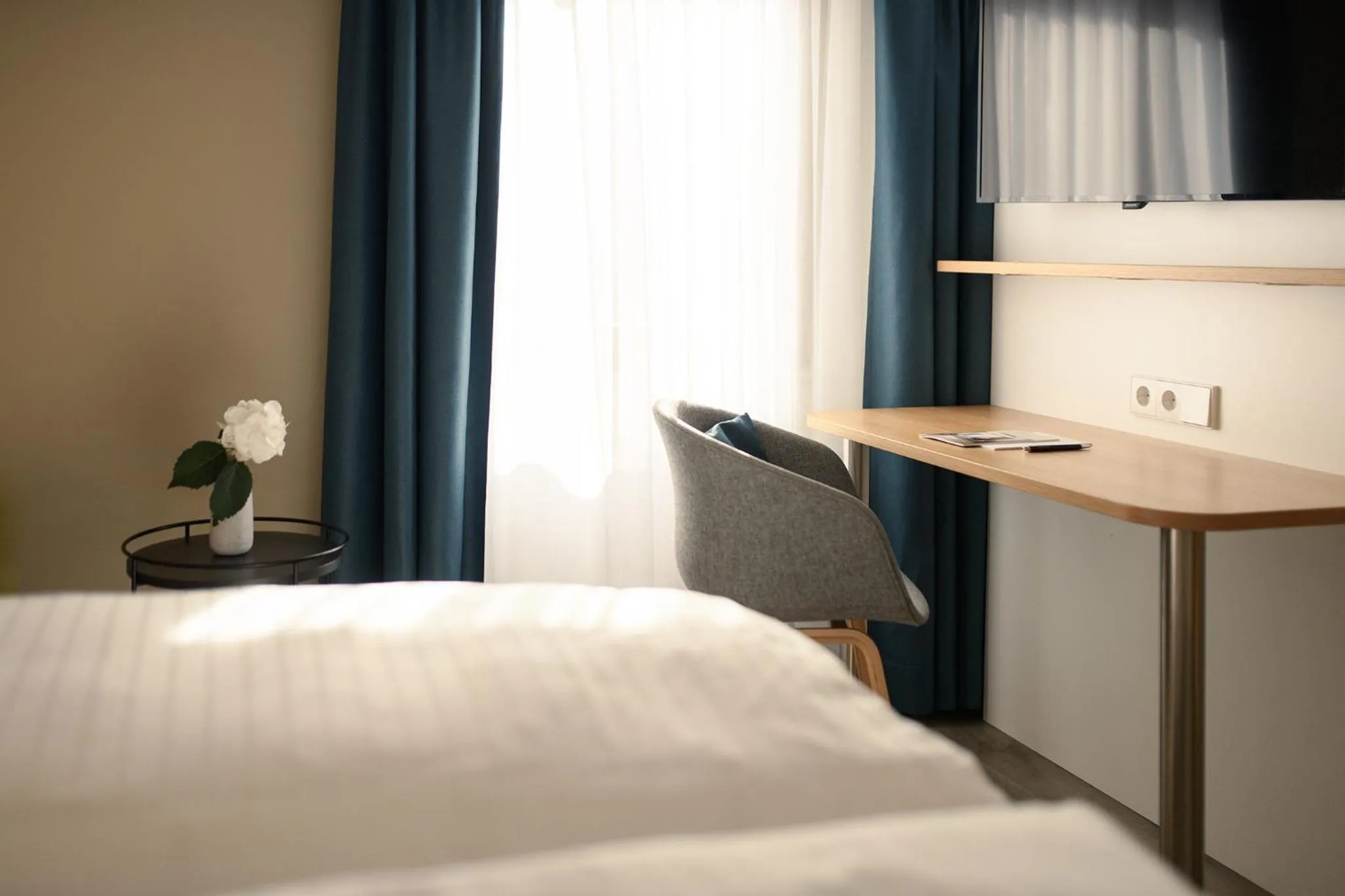 Seating area, Bed in Hotel Hiller in Abstatt