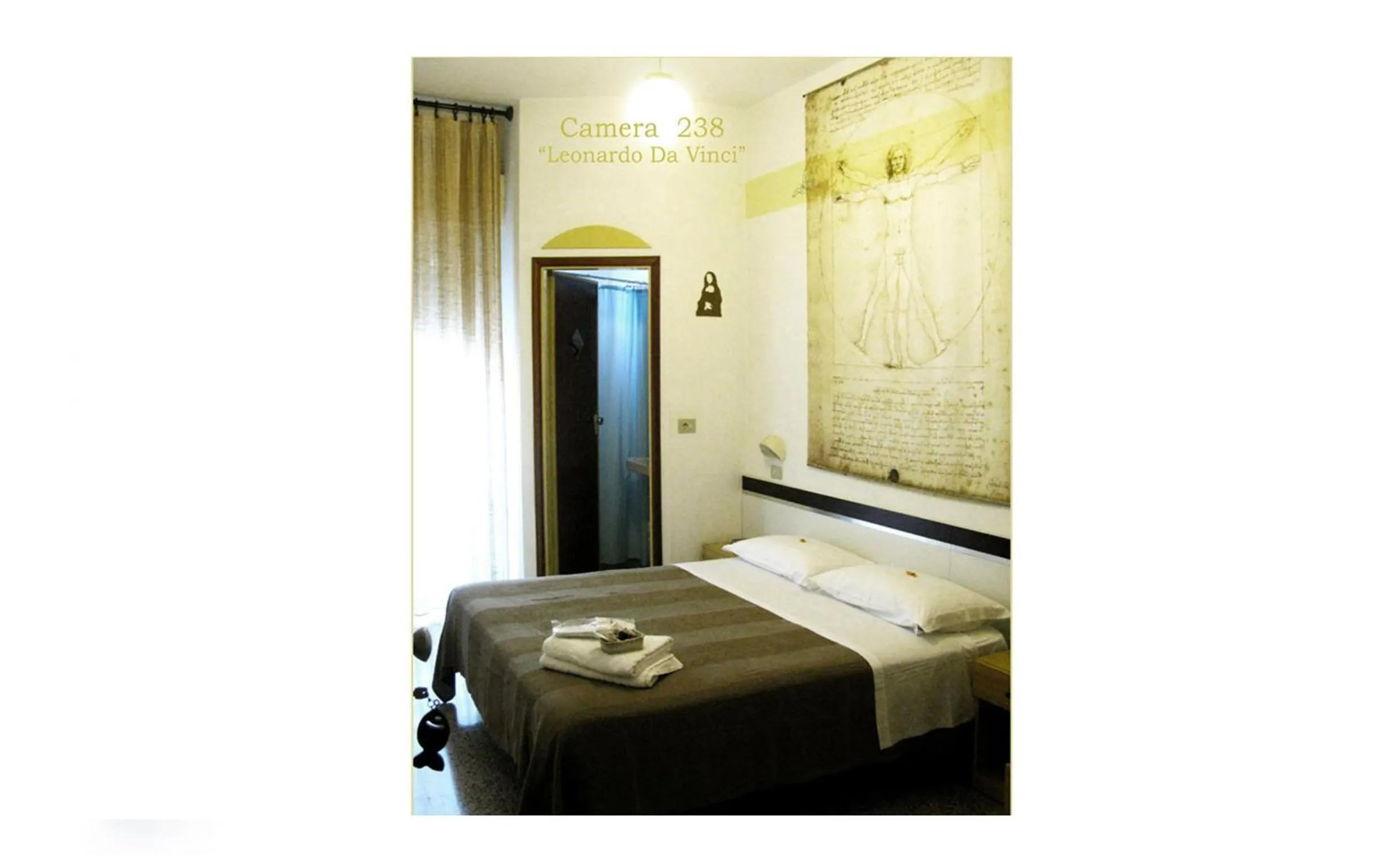 Text overlay in Hotel Ariston