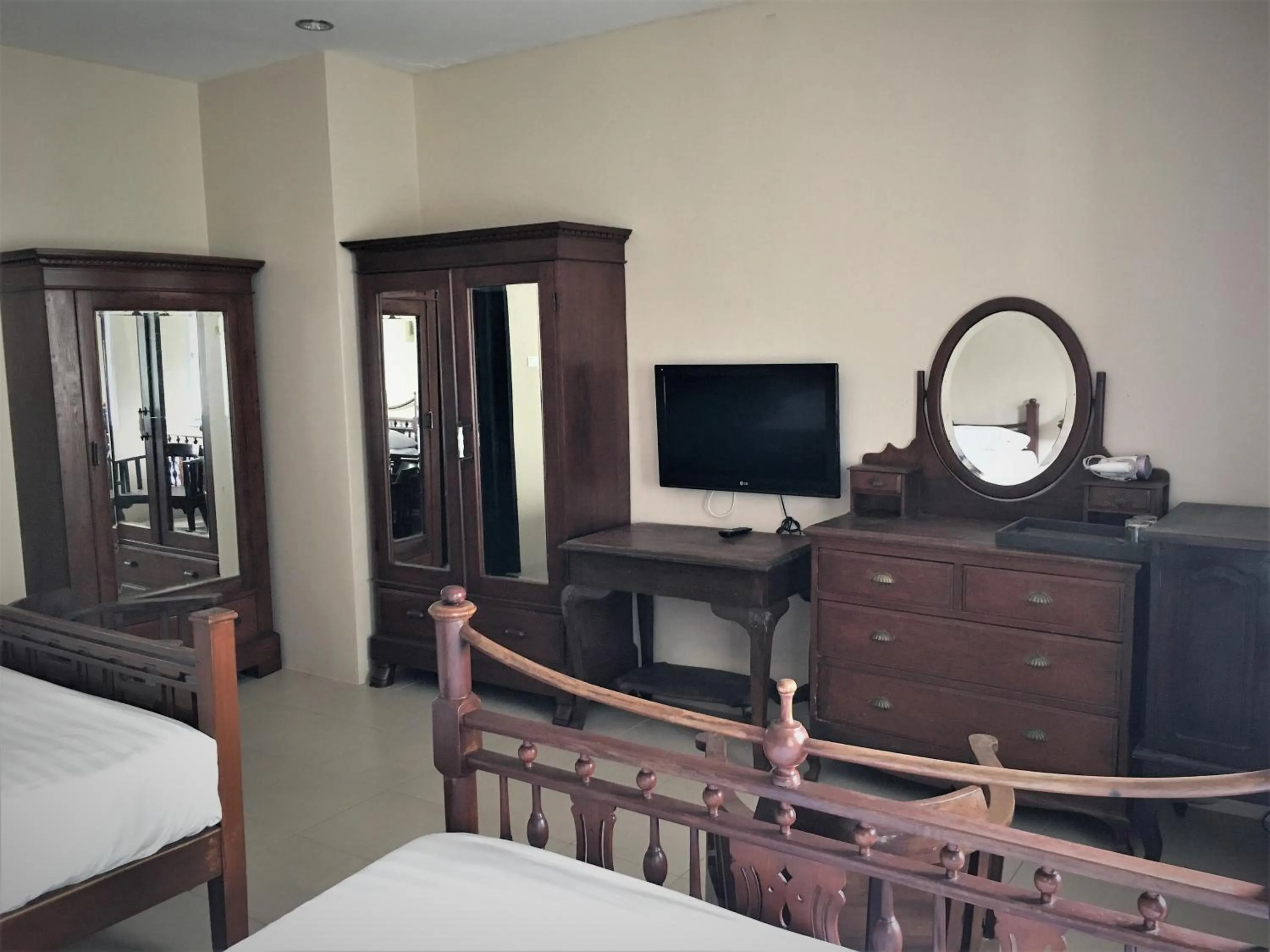 Decorative detail, Bed in Freedom Kata