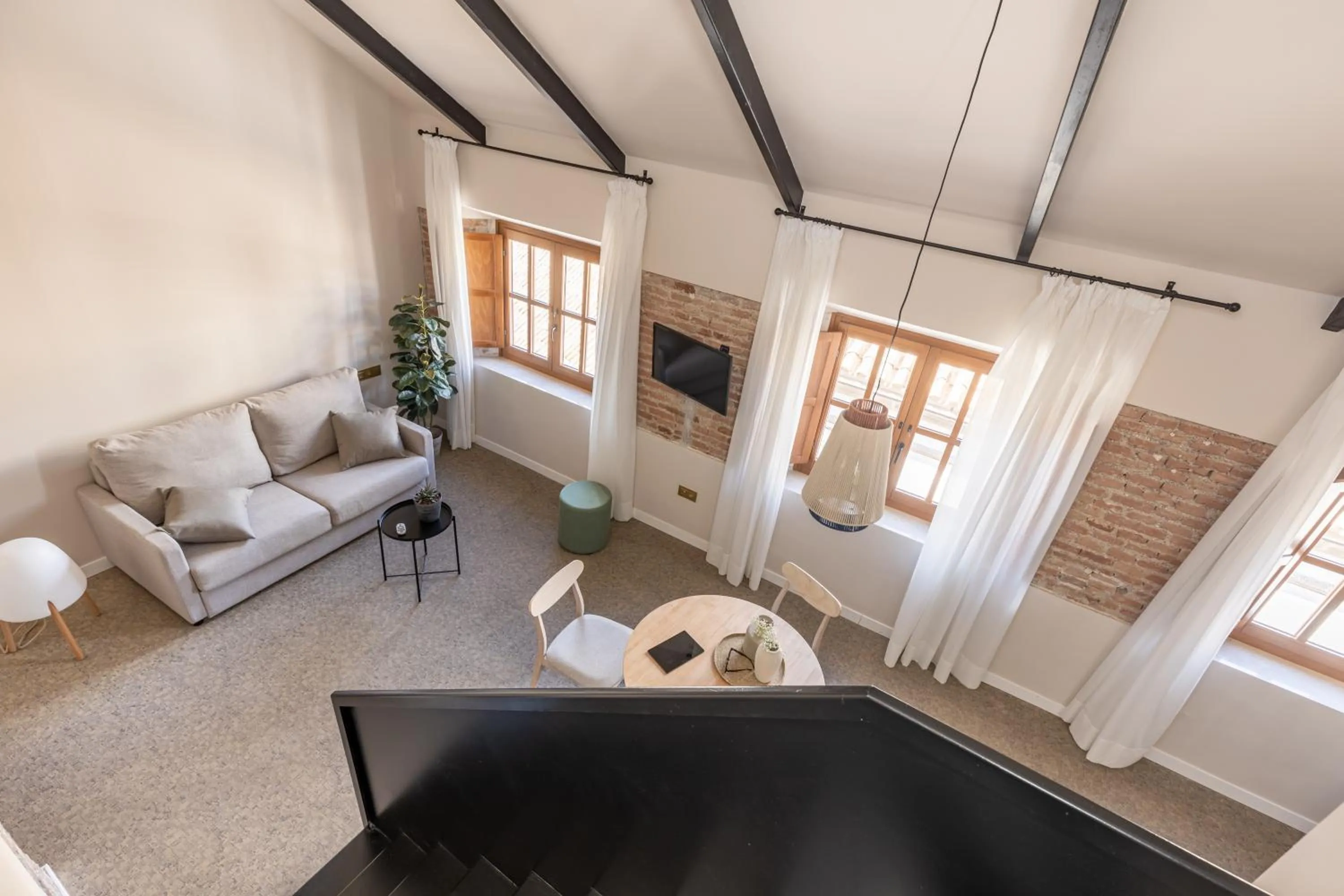 Seating area in Líbere Málaga Teatro Romano