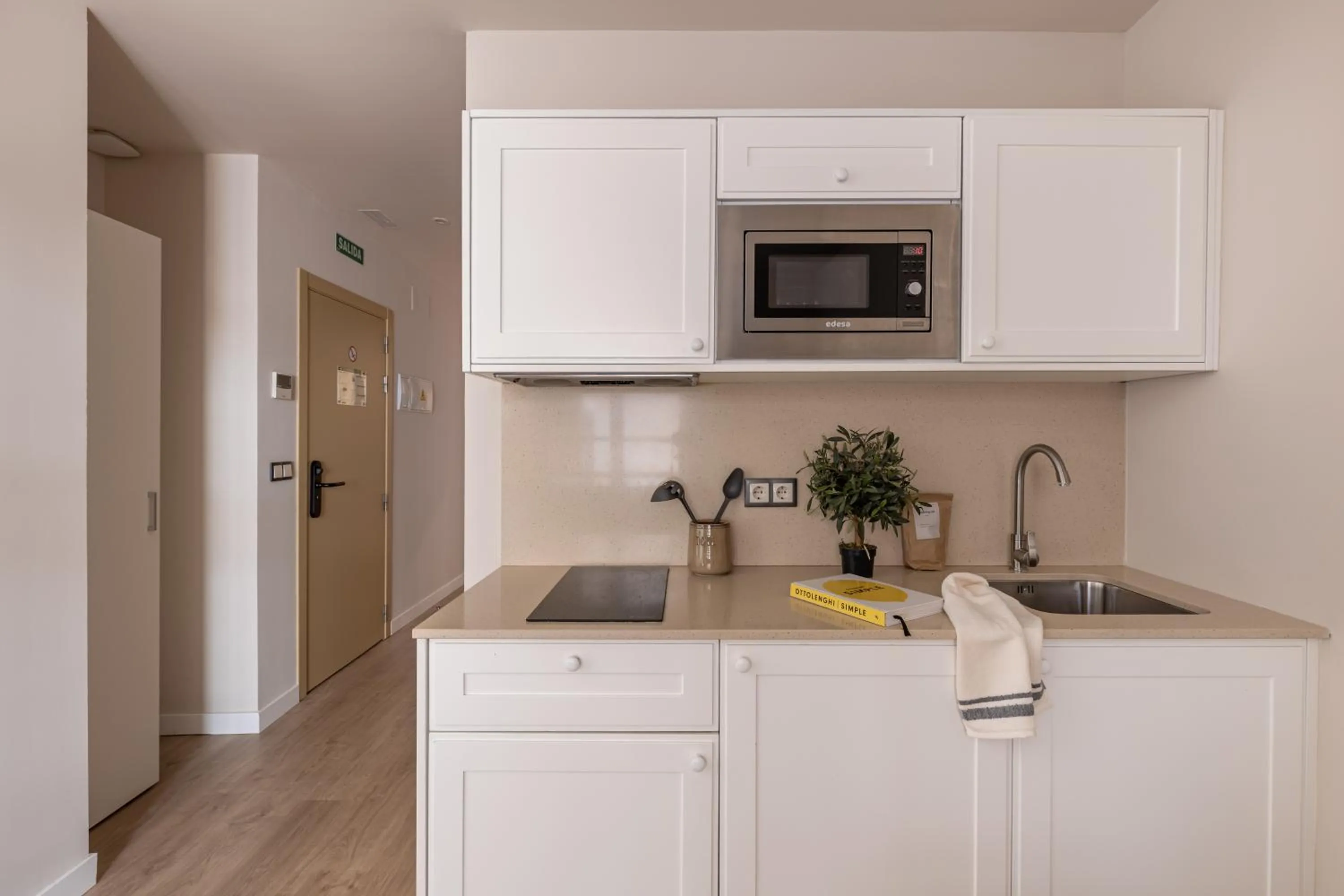 Kitchen or kitchenette in Líbere Málaga Teatro Romano