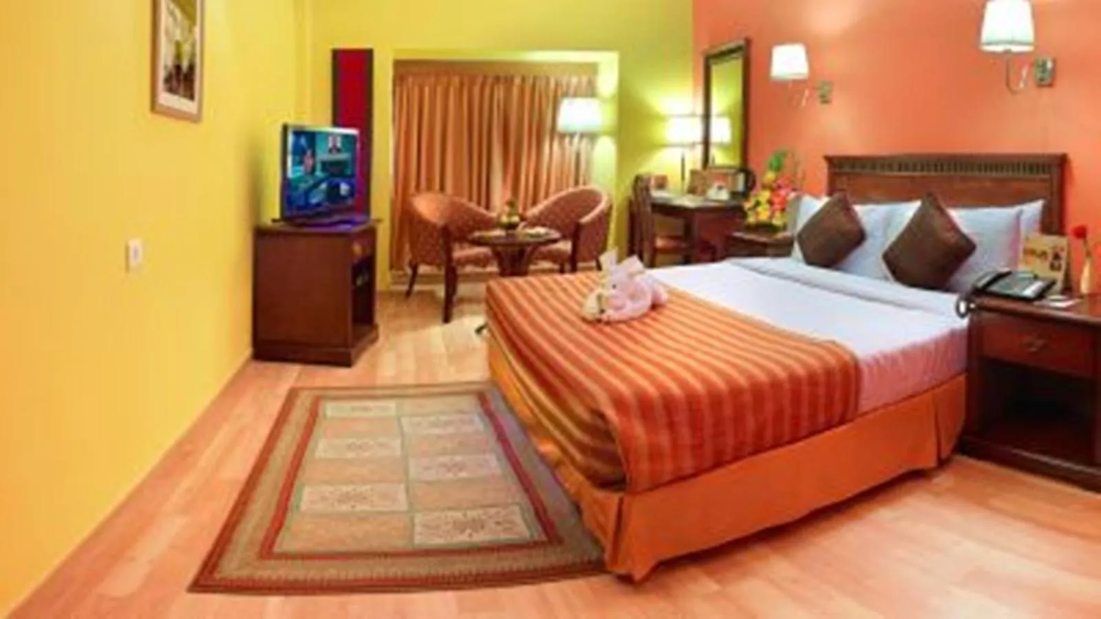 Photo of the whole room, Bed in MGM Mark Whitefield