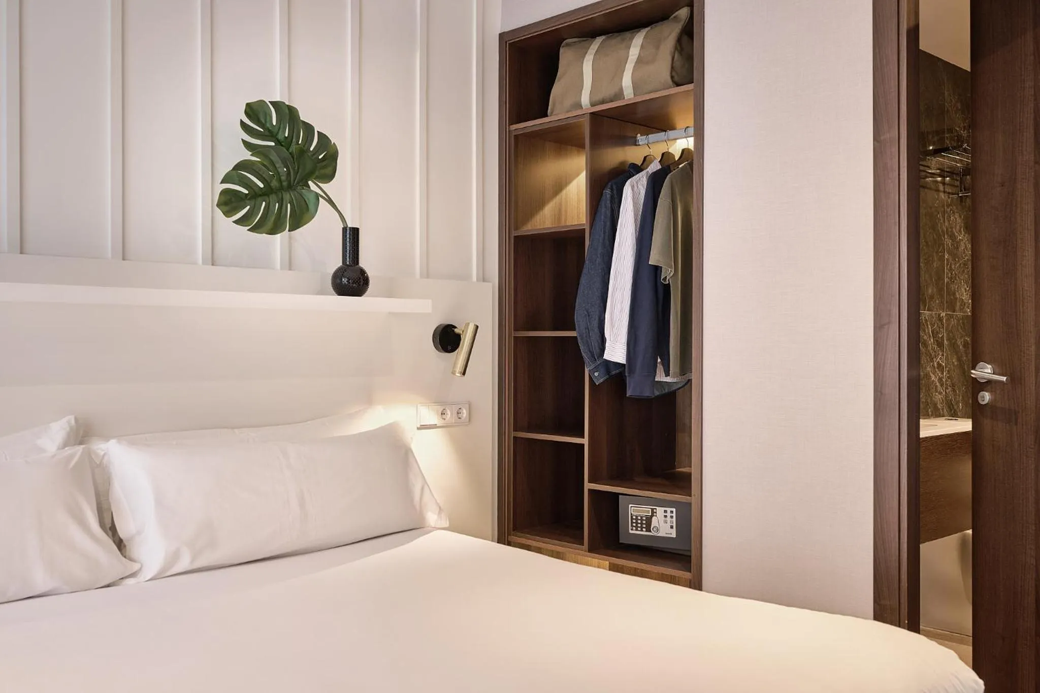 Bed in Ramirez Flats Valencia