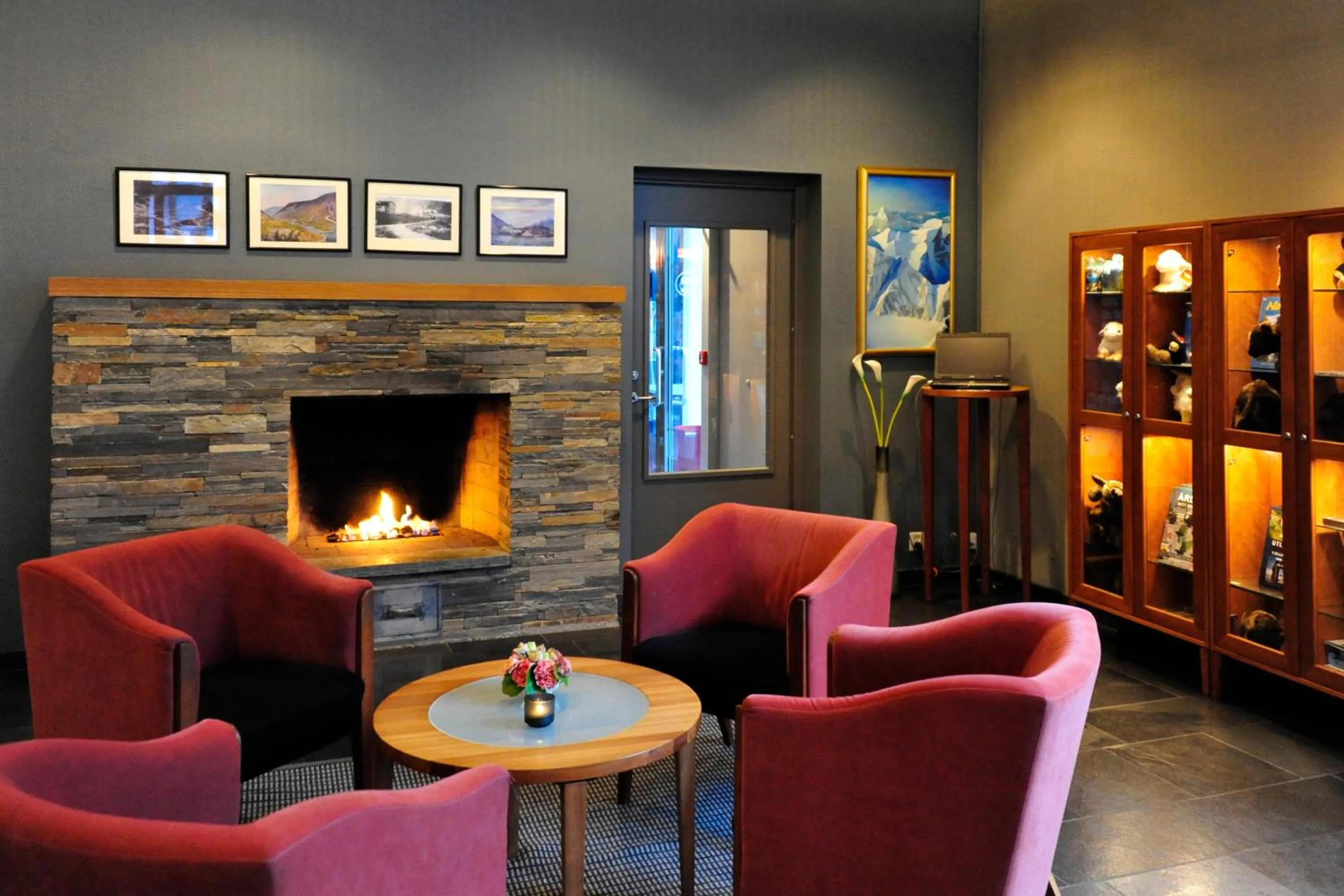 Lounge or bar in Klingenberg Hotel - Årdal