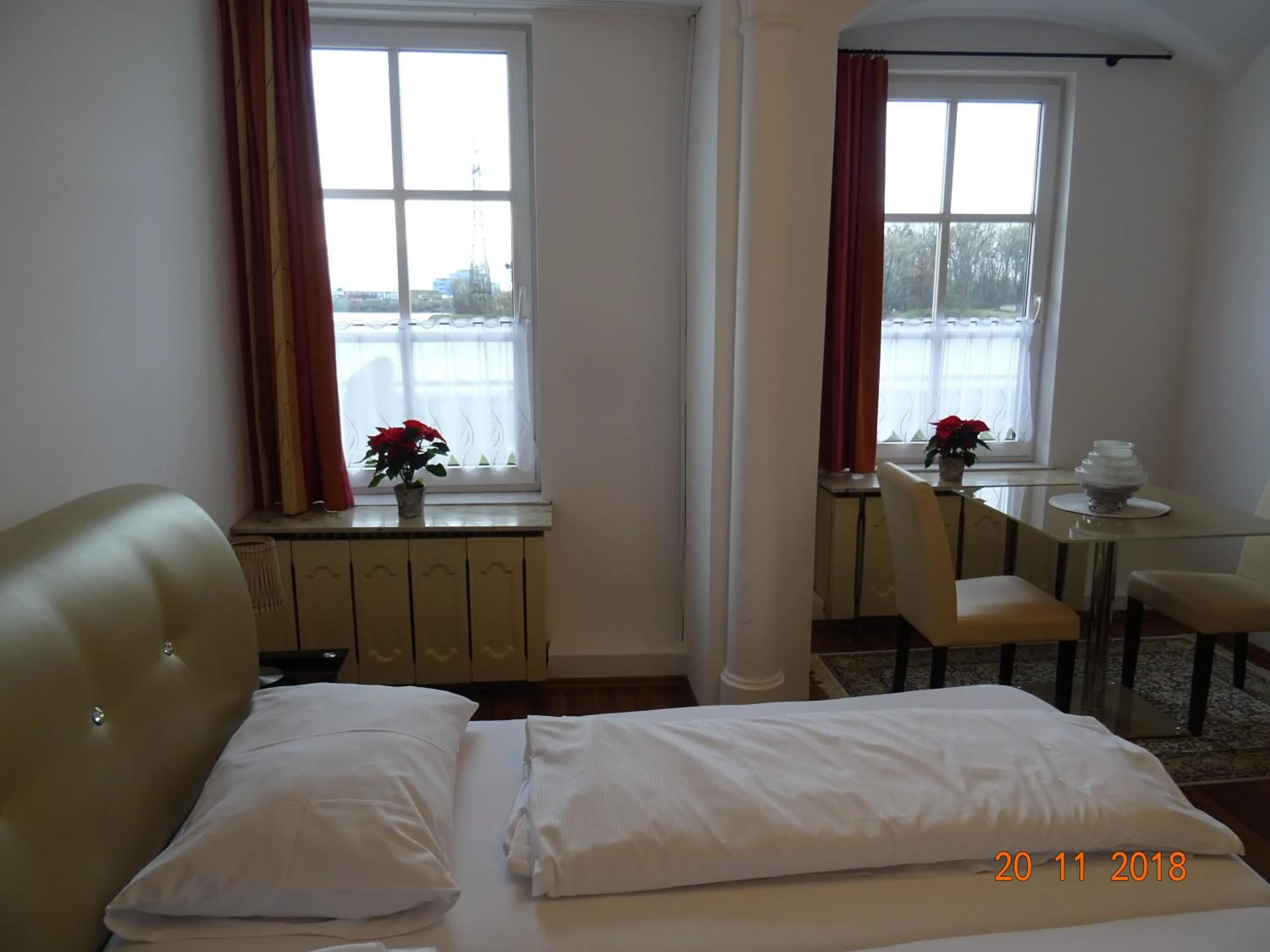 Bed in Hotel-Restaurant zum Donaueck Mauthausen