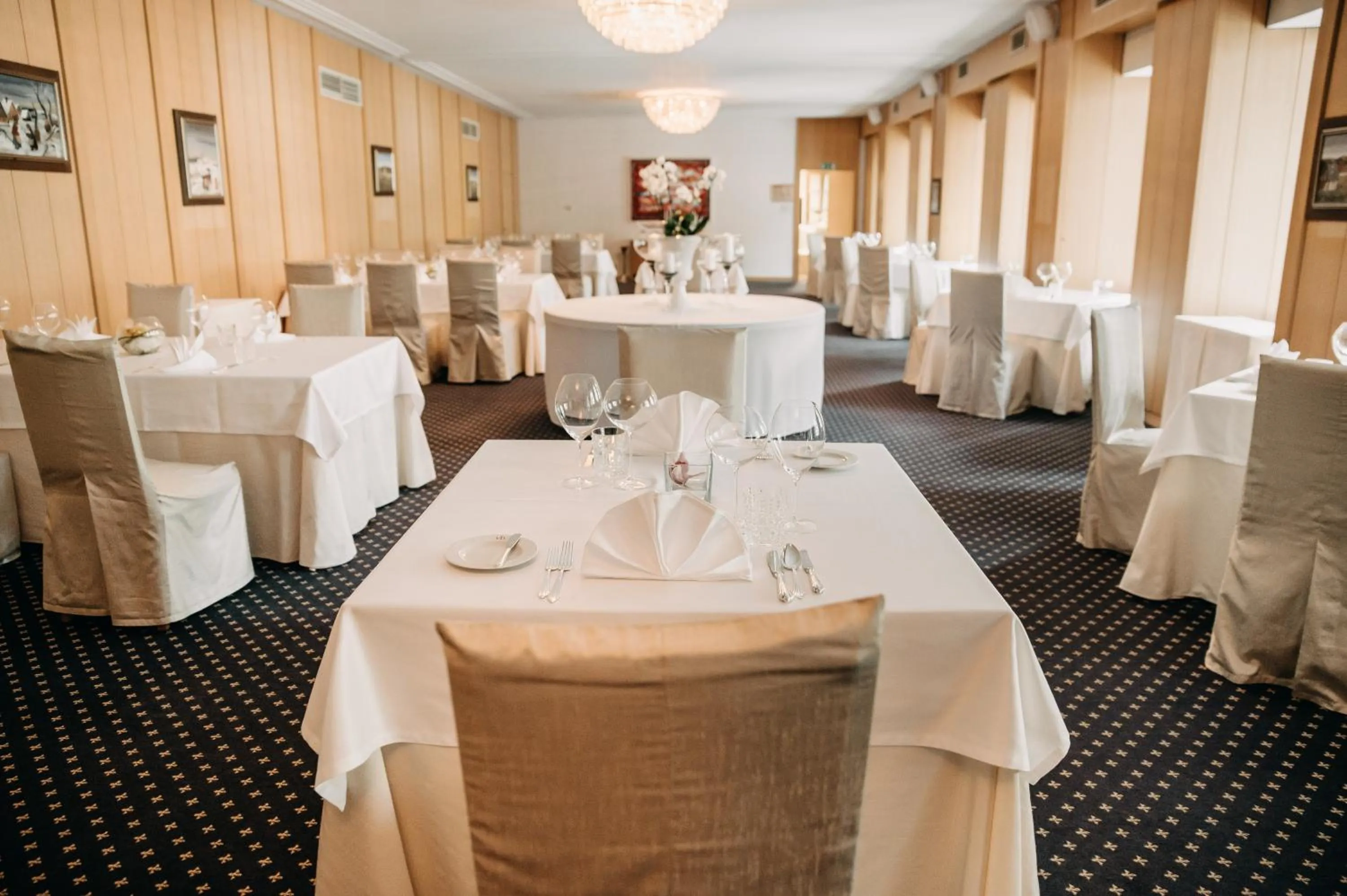 Restaurant/places to eat in Vila Bled