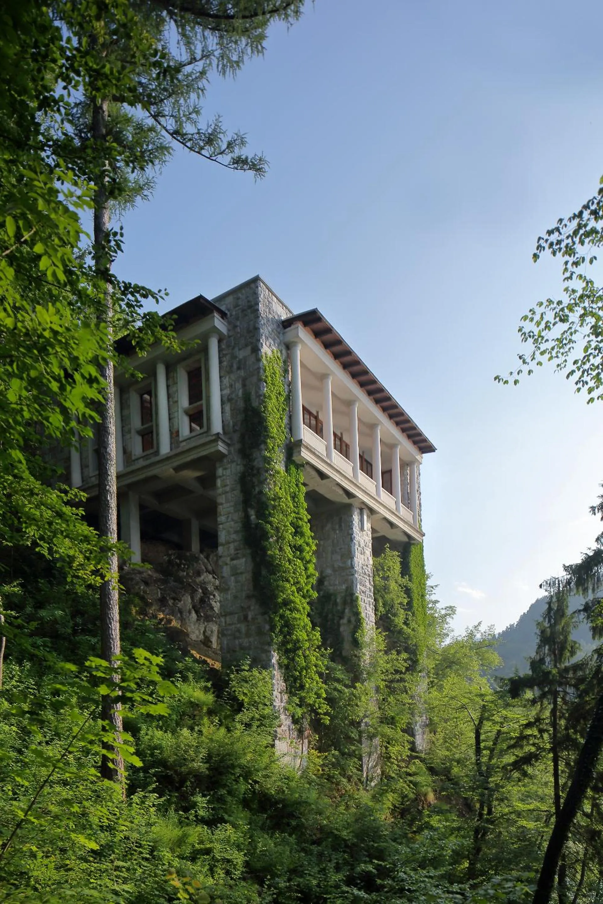 Property building in Vila Bled