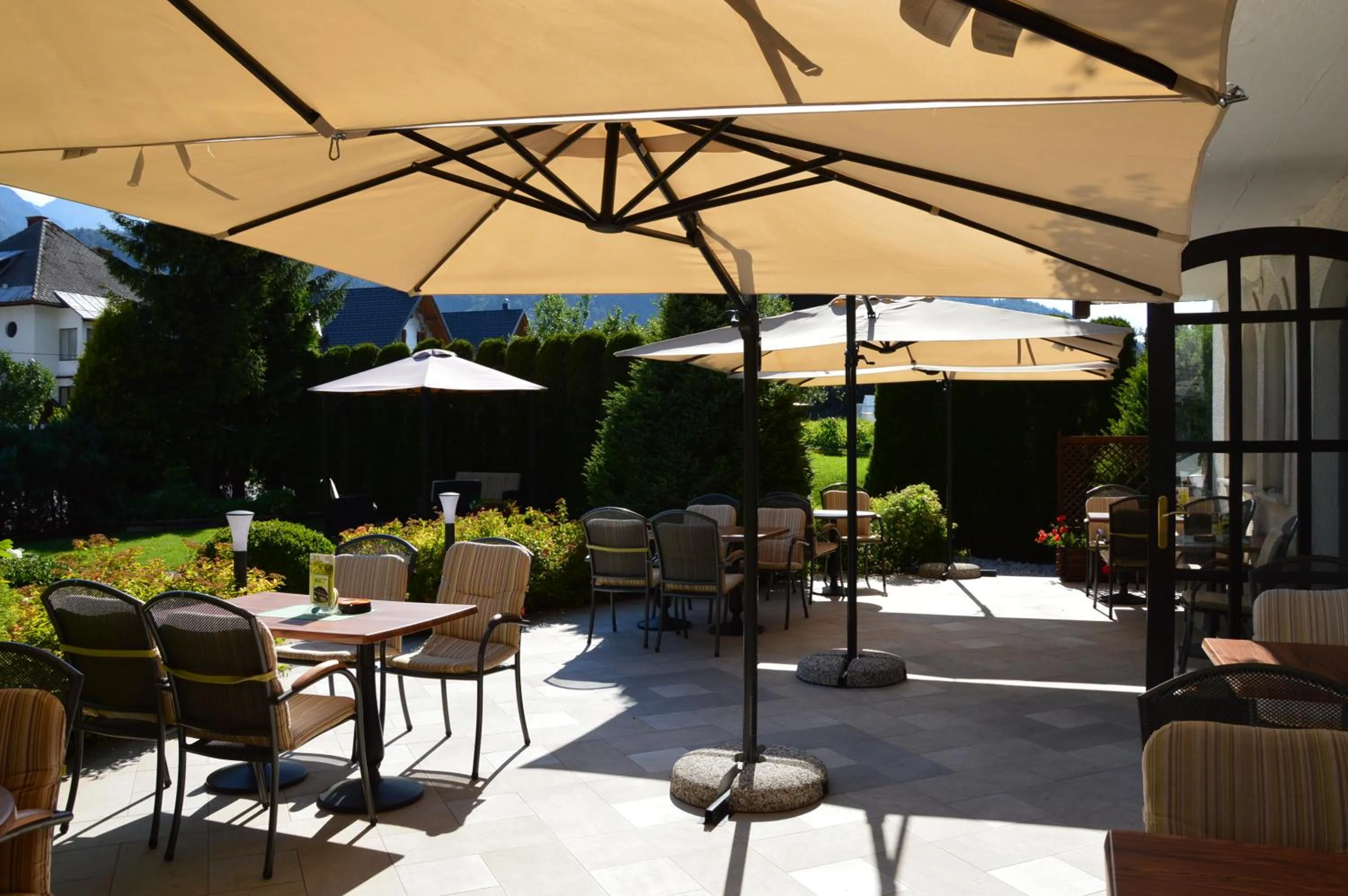 Restaurant/places to eat in Penzion Livada