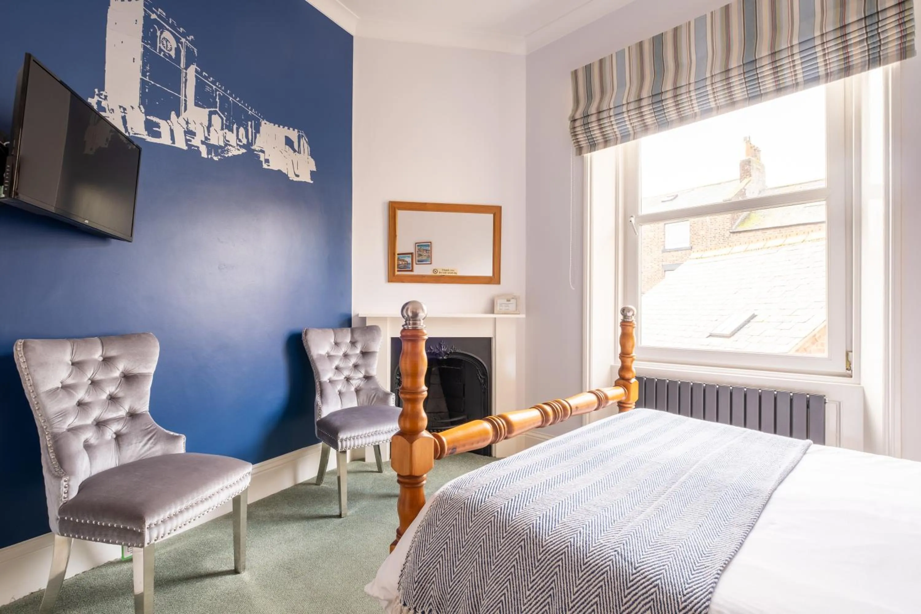 Photo of the whole room, Bed in Number 7 Guest House