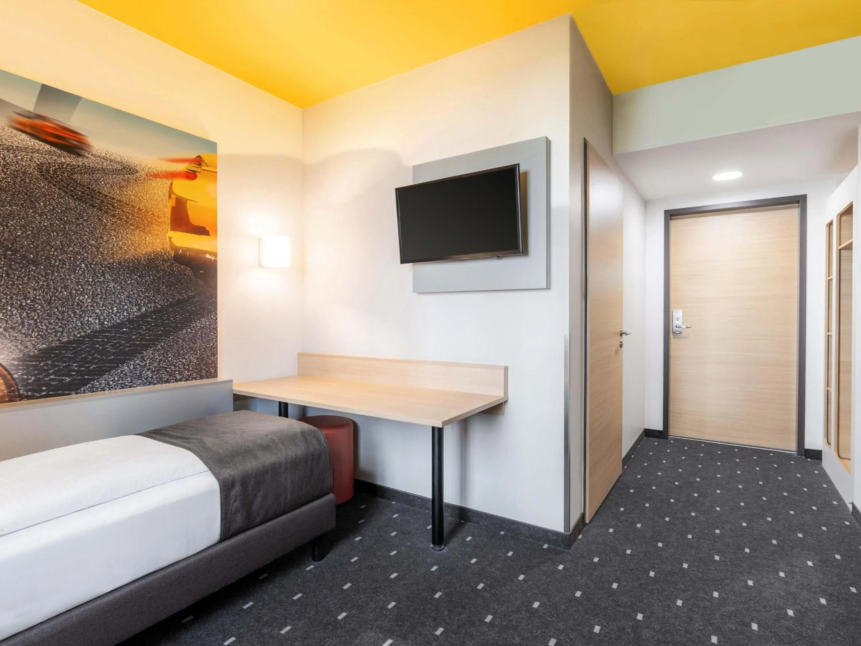 Photo of the whole room, Bed in B&B Hotel Stuttgart-Zuffenhausen