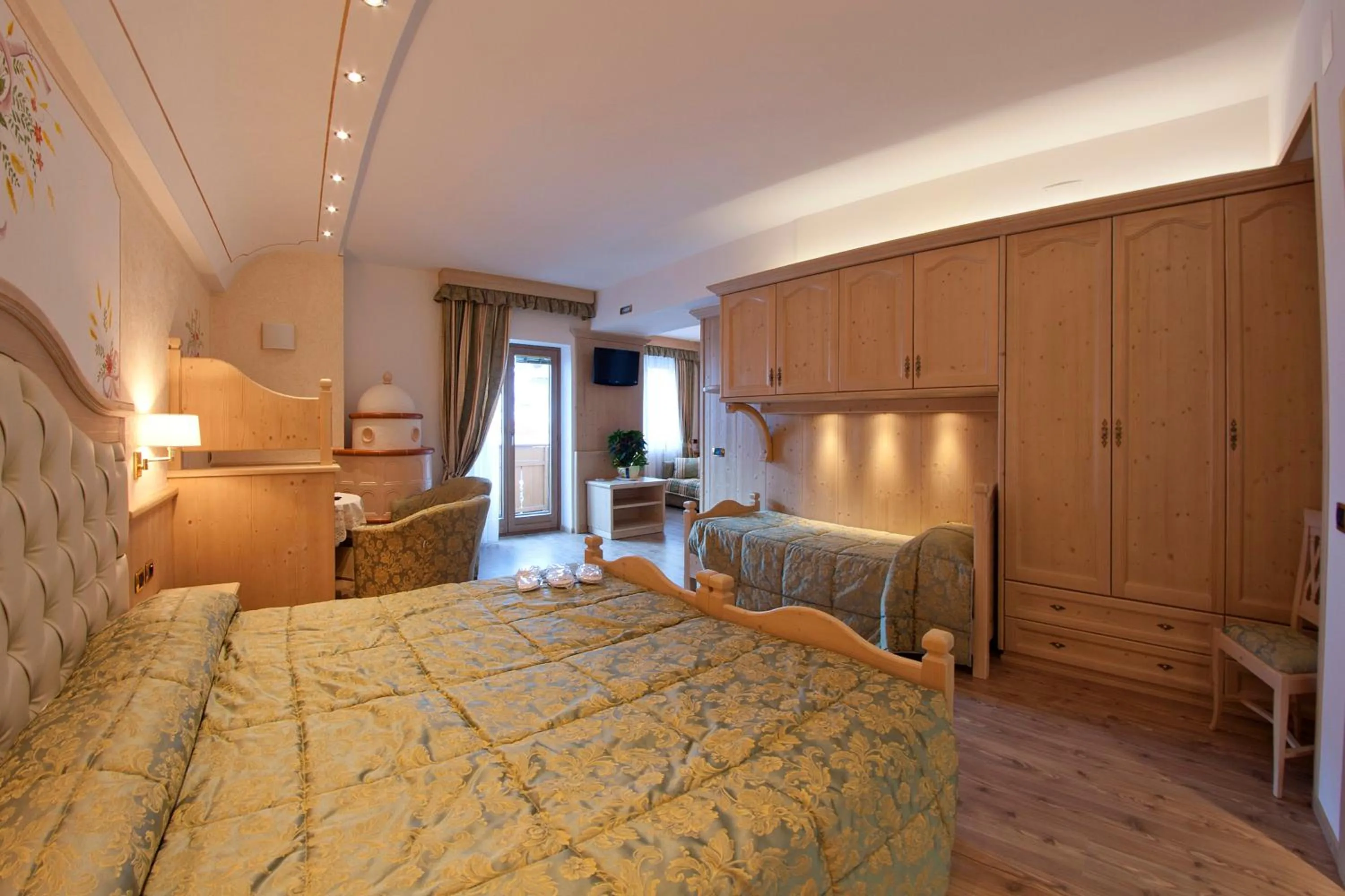 Photo of the whole room, Bed in Hotel Cristallo