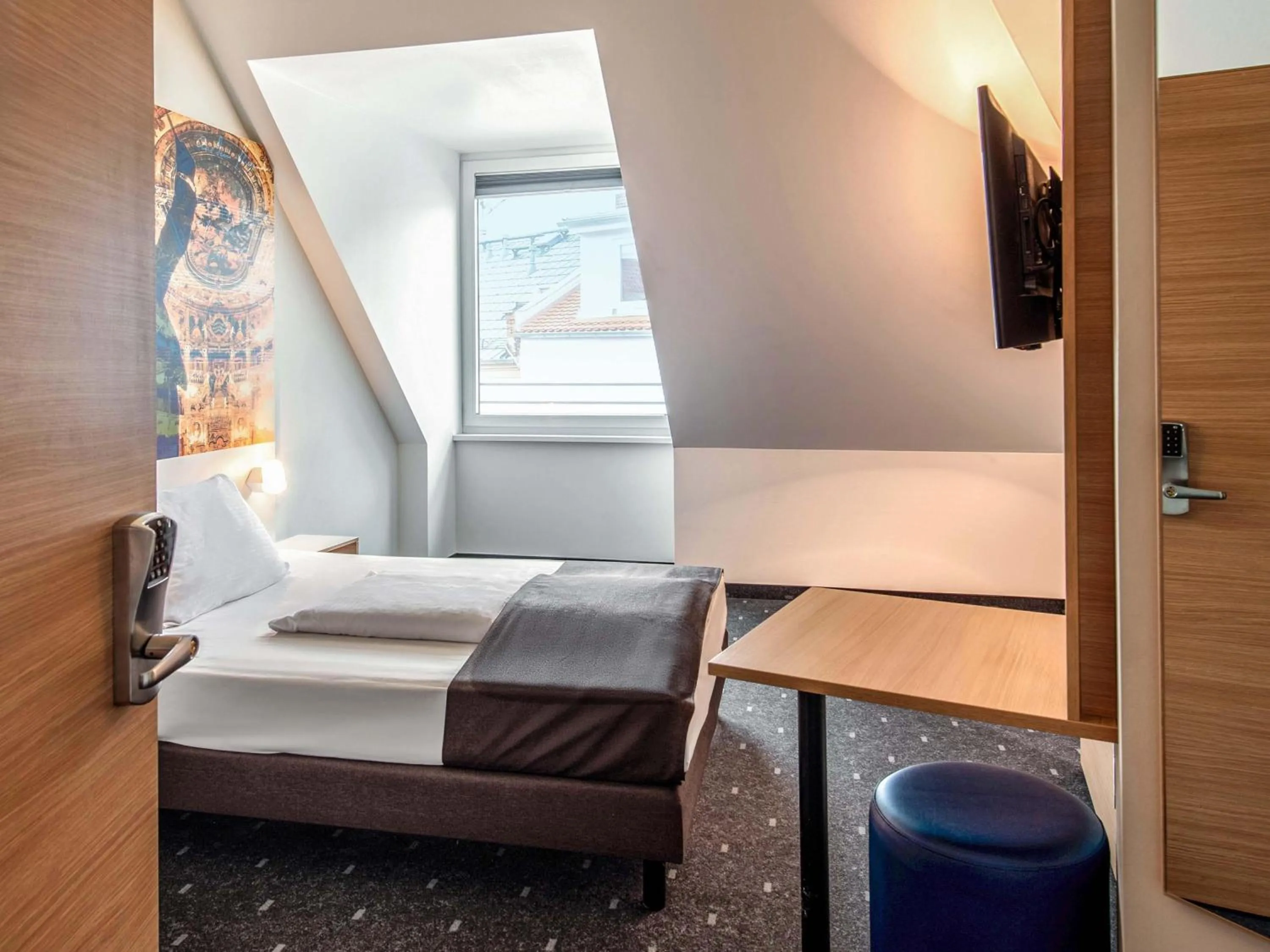 Photo of the whole room, Bed in B&B Hotel Bayreuth