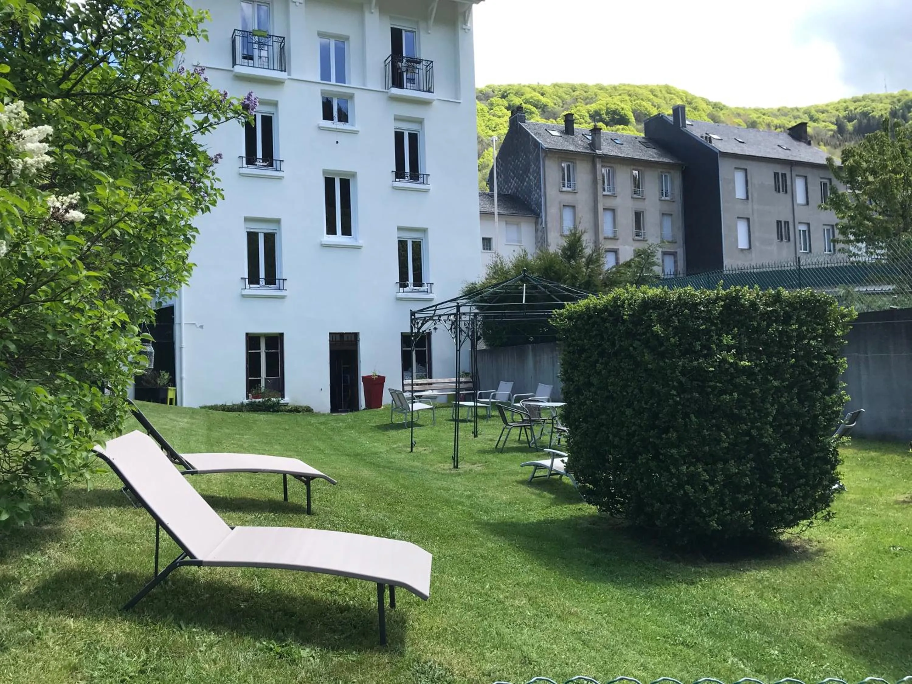 Property building in Les Montagnettes