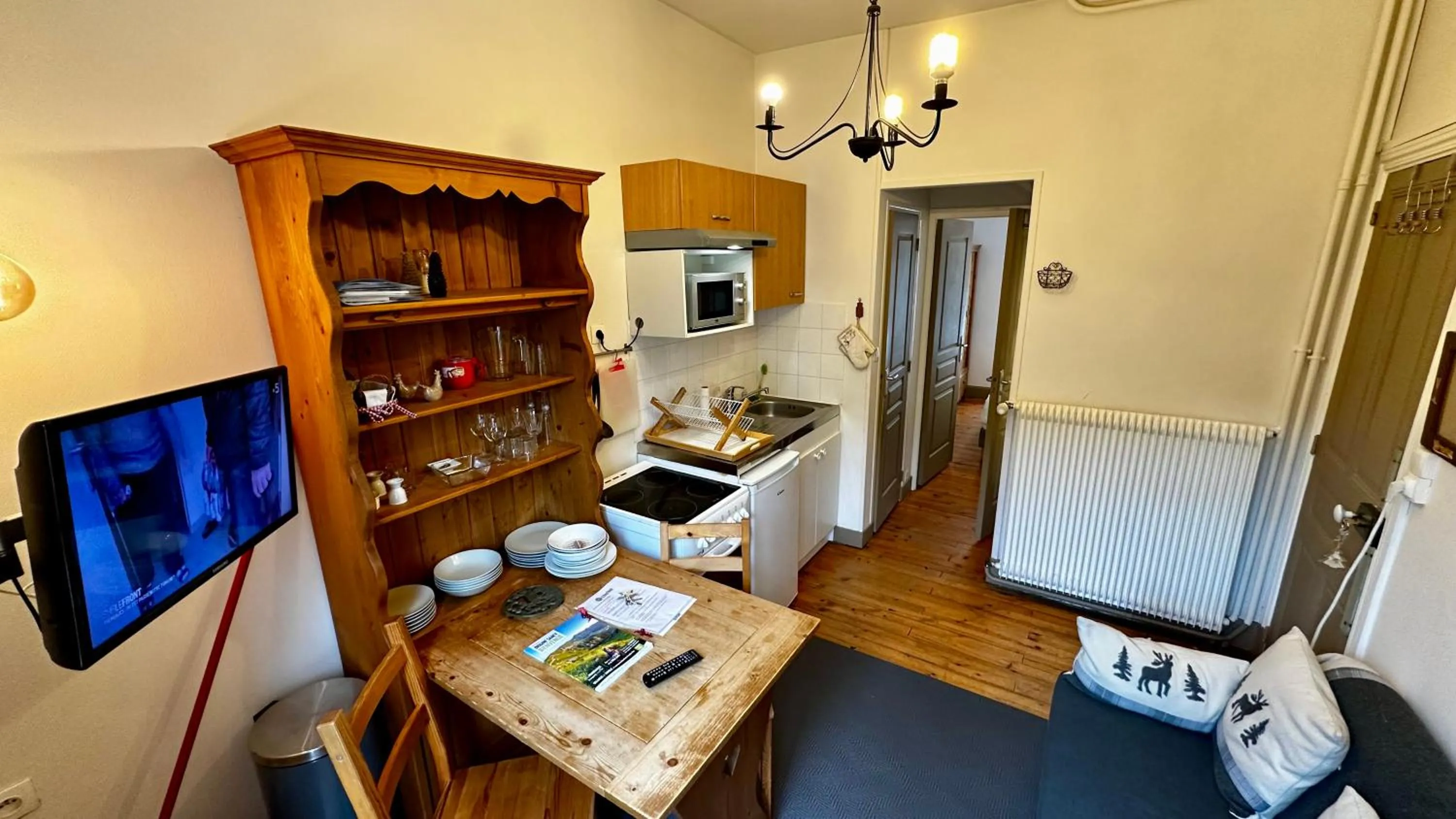 Dining area in Les Montagnettes