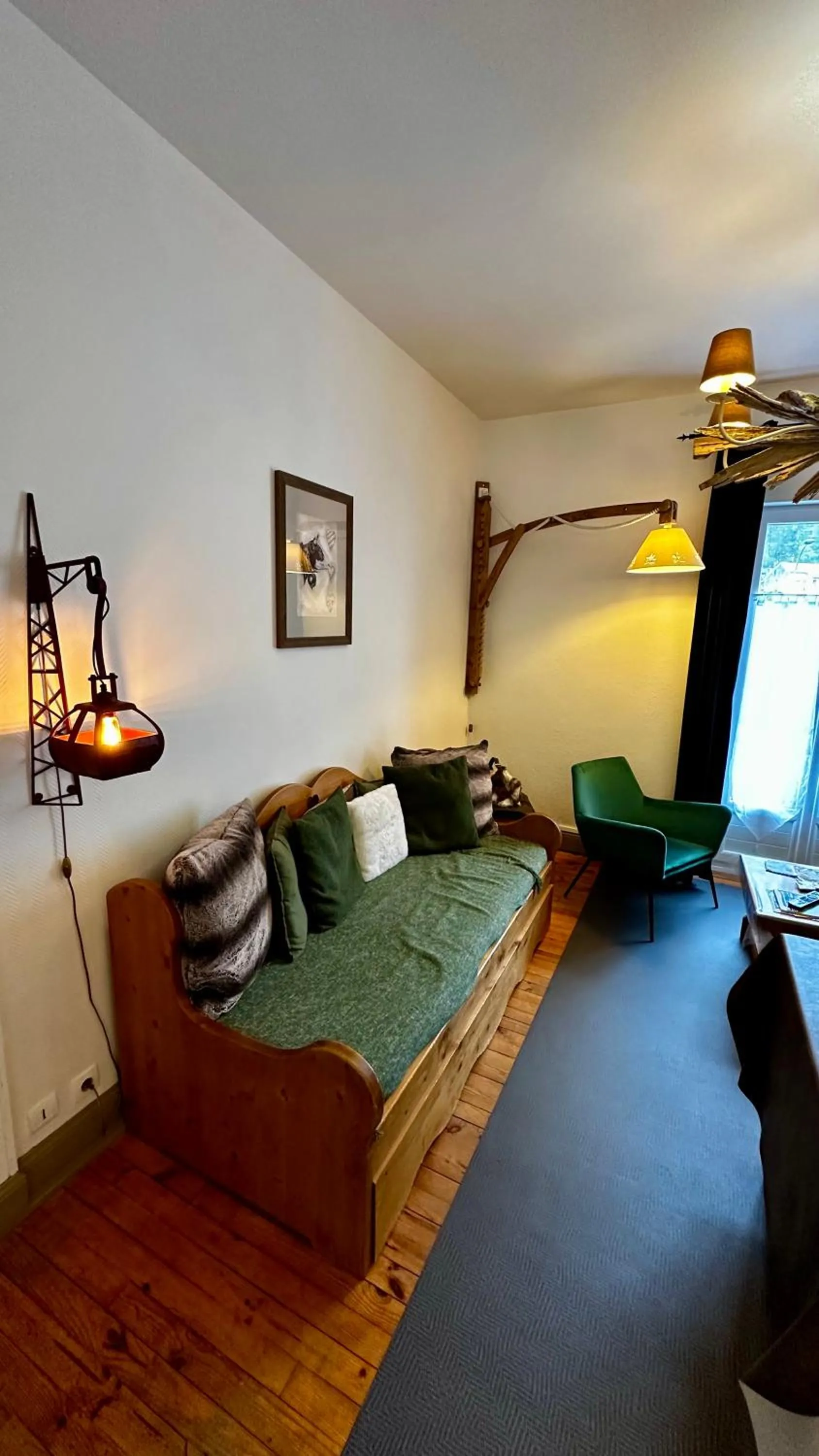 Living room, Bed in Les Montagnettes