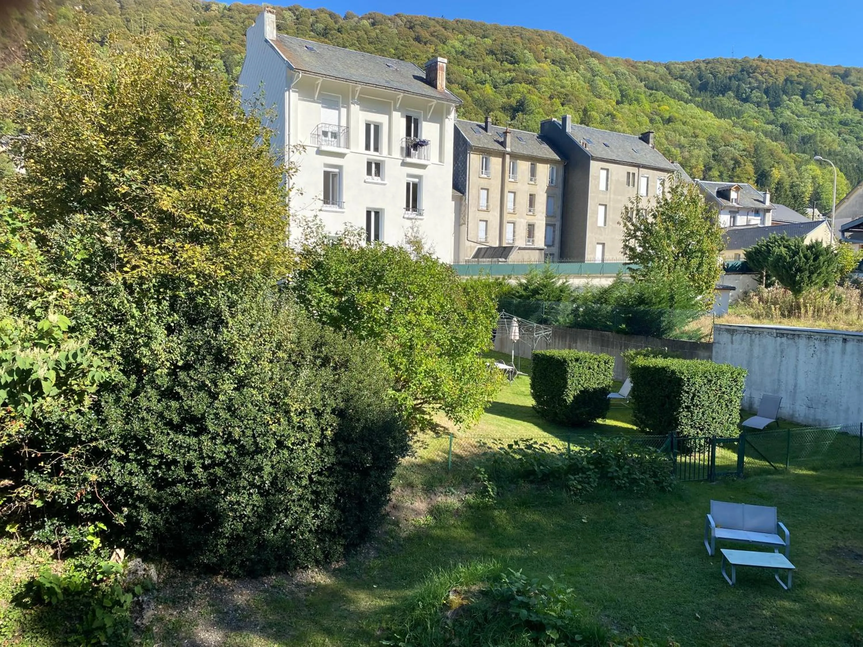 Property building in Les Montagnettes