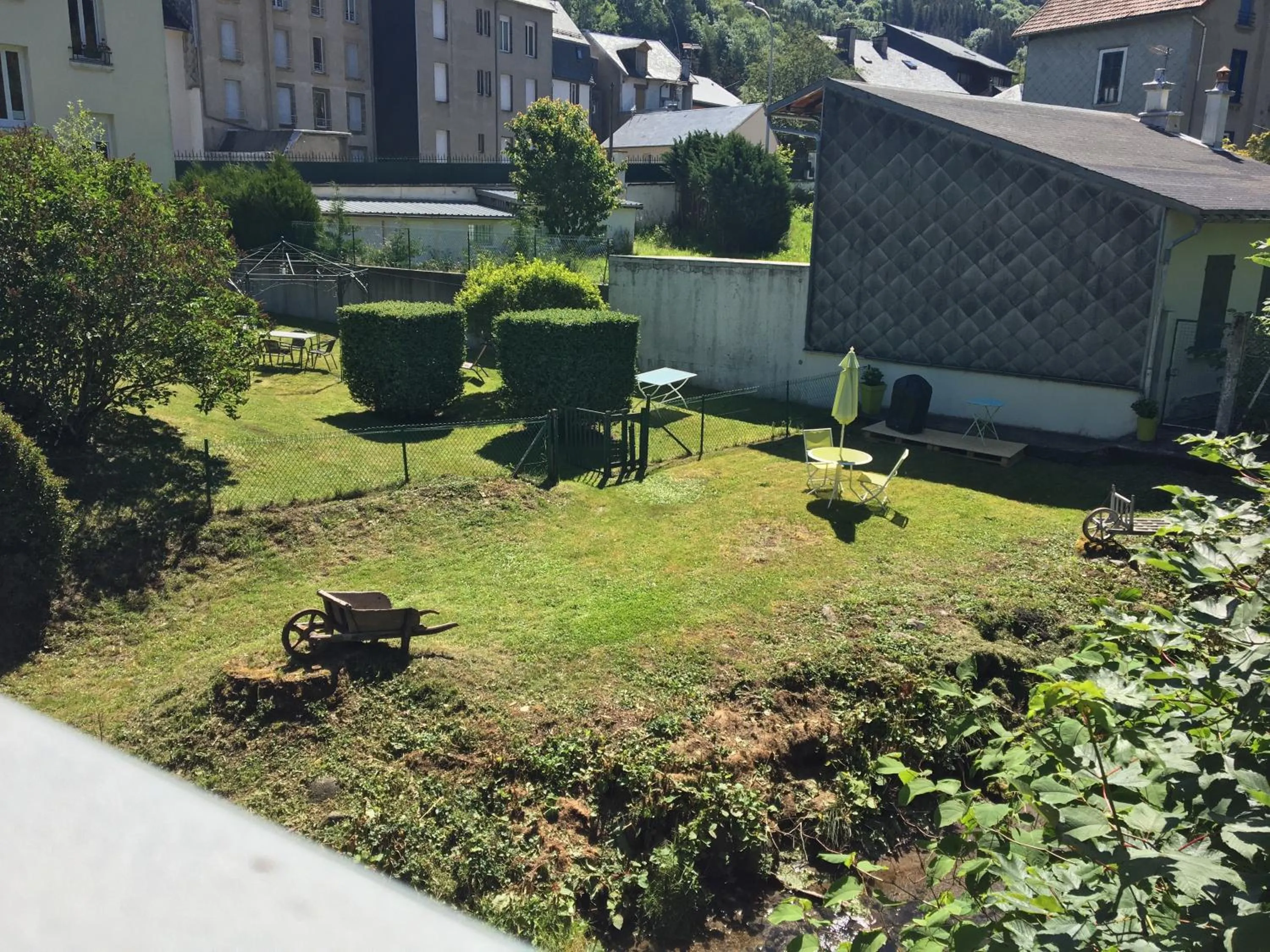 Property building in Les Montagnettes