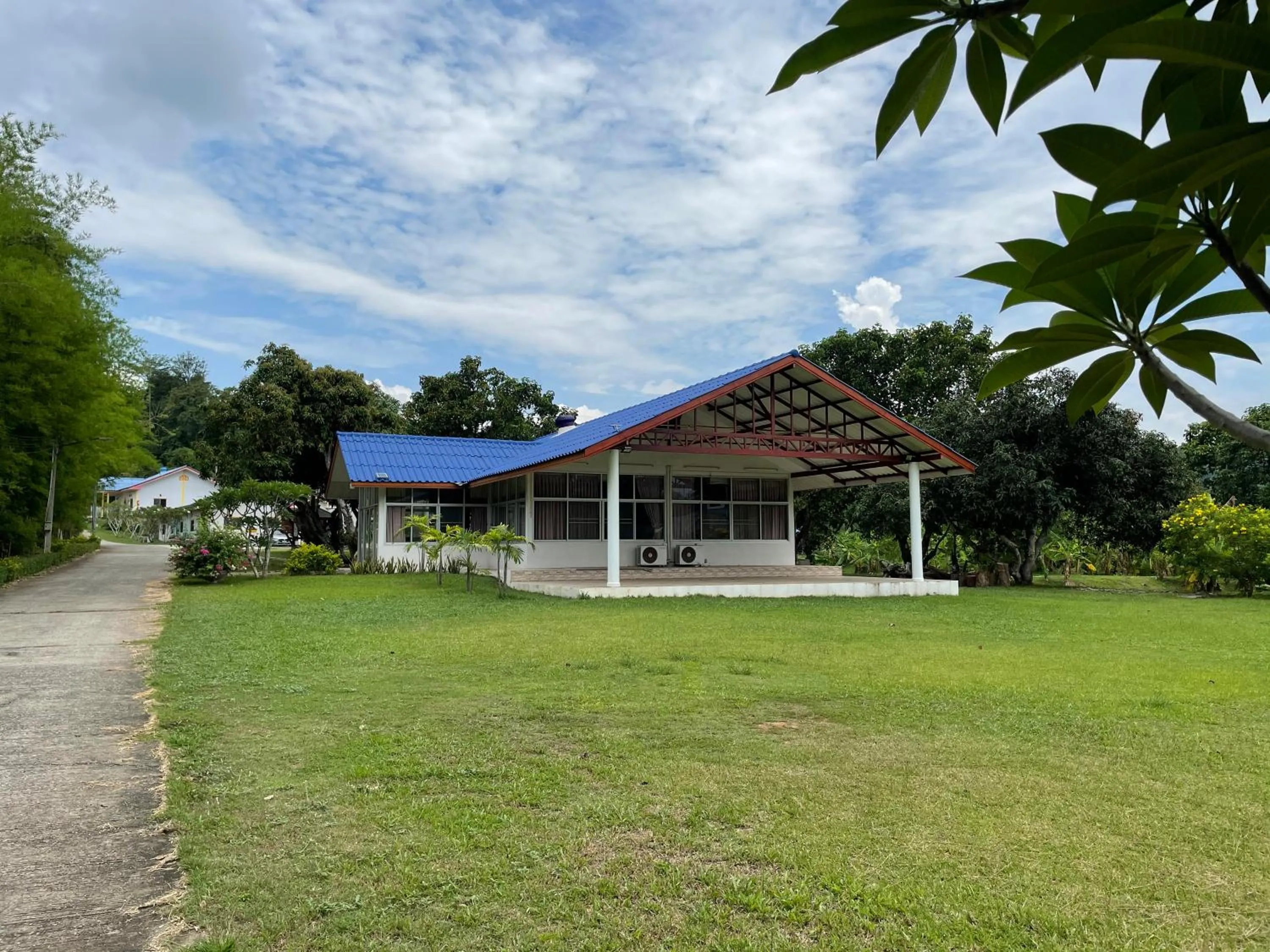 Garden view in นาหินลาดรีสอร์ท Nahinlad Resort