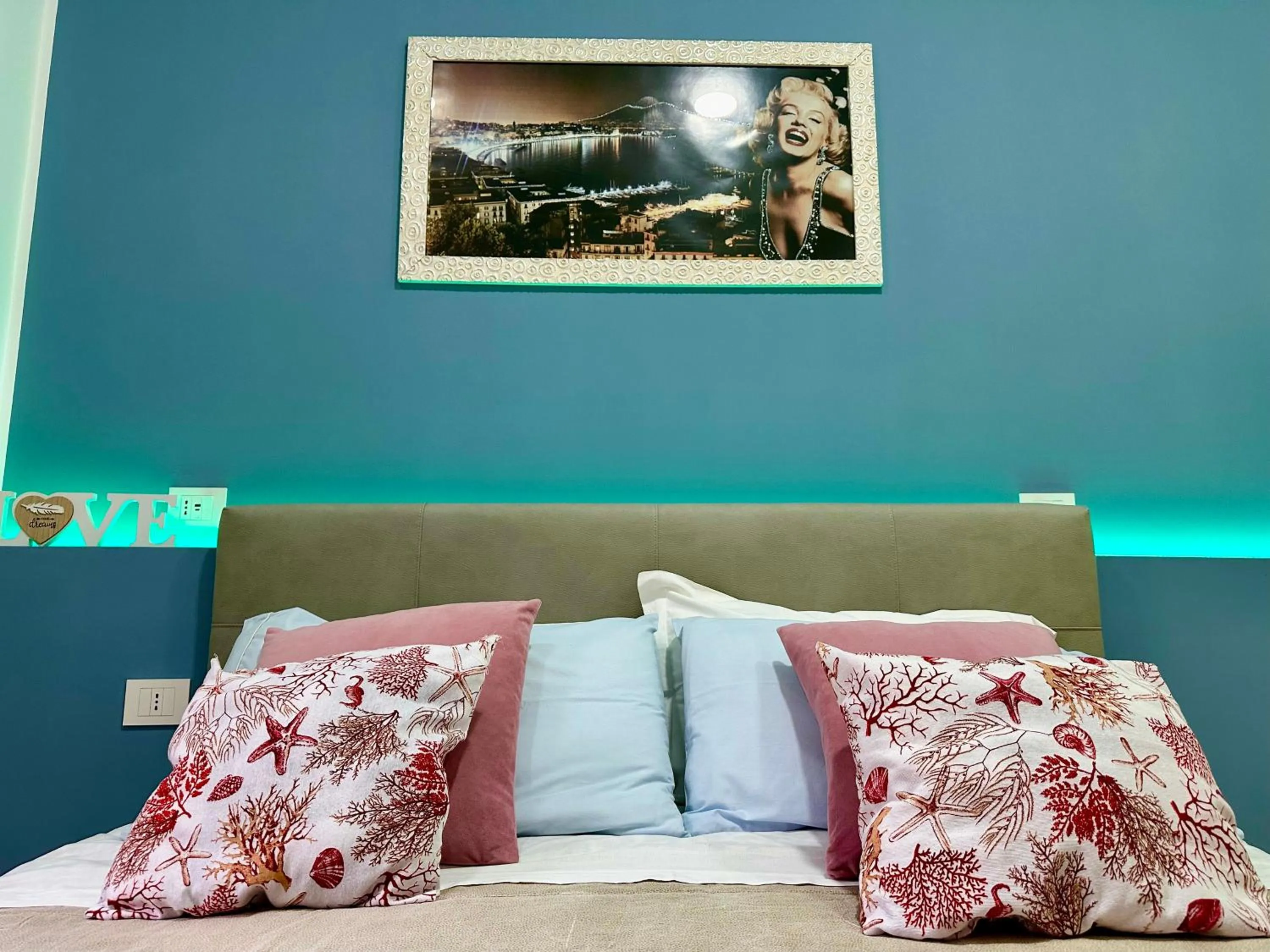 Bed in Sweet Dreams Napoli