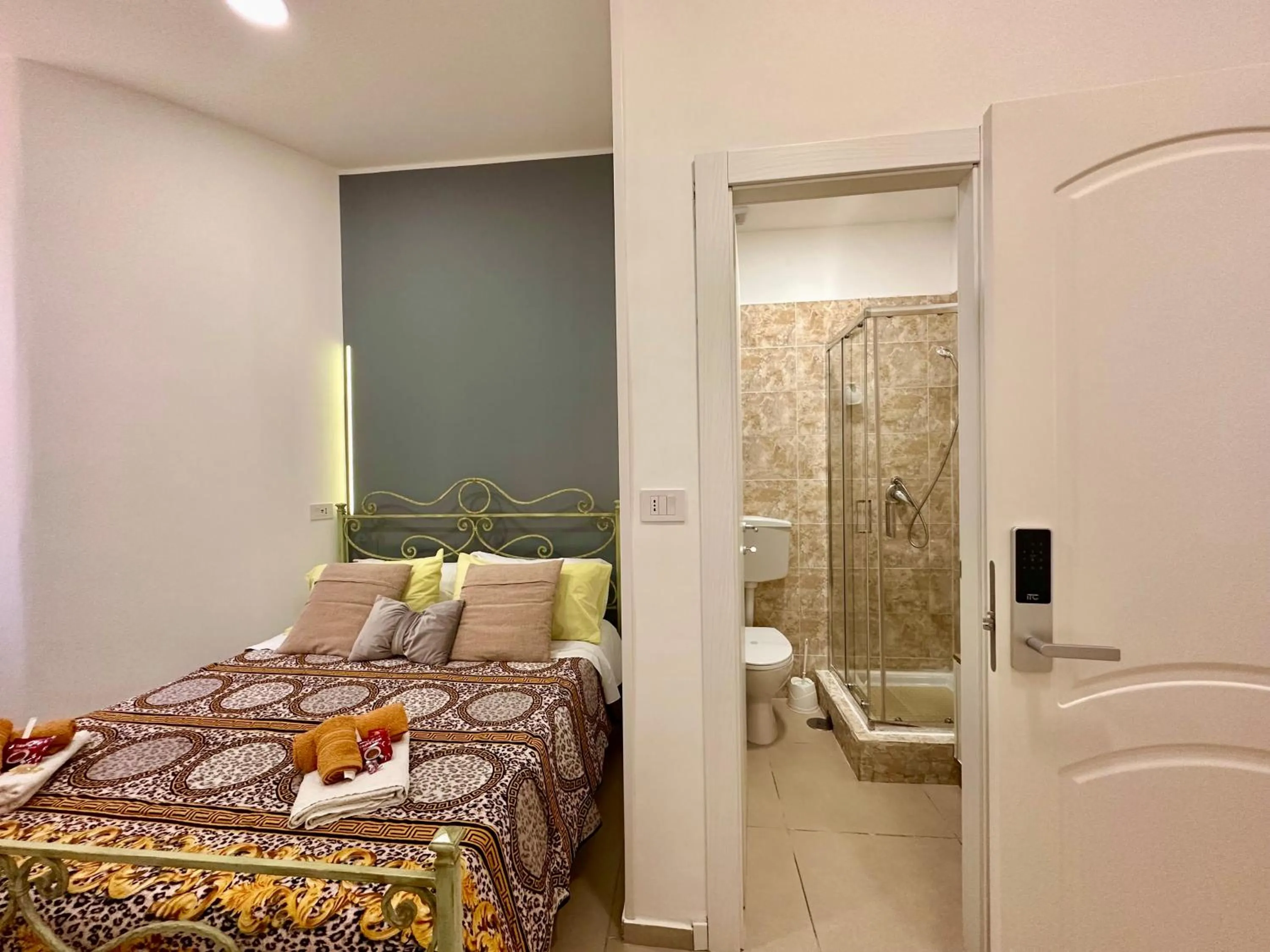 Bed in Sweet Dreams Napoli